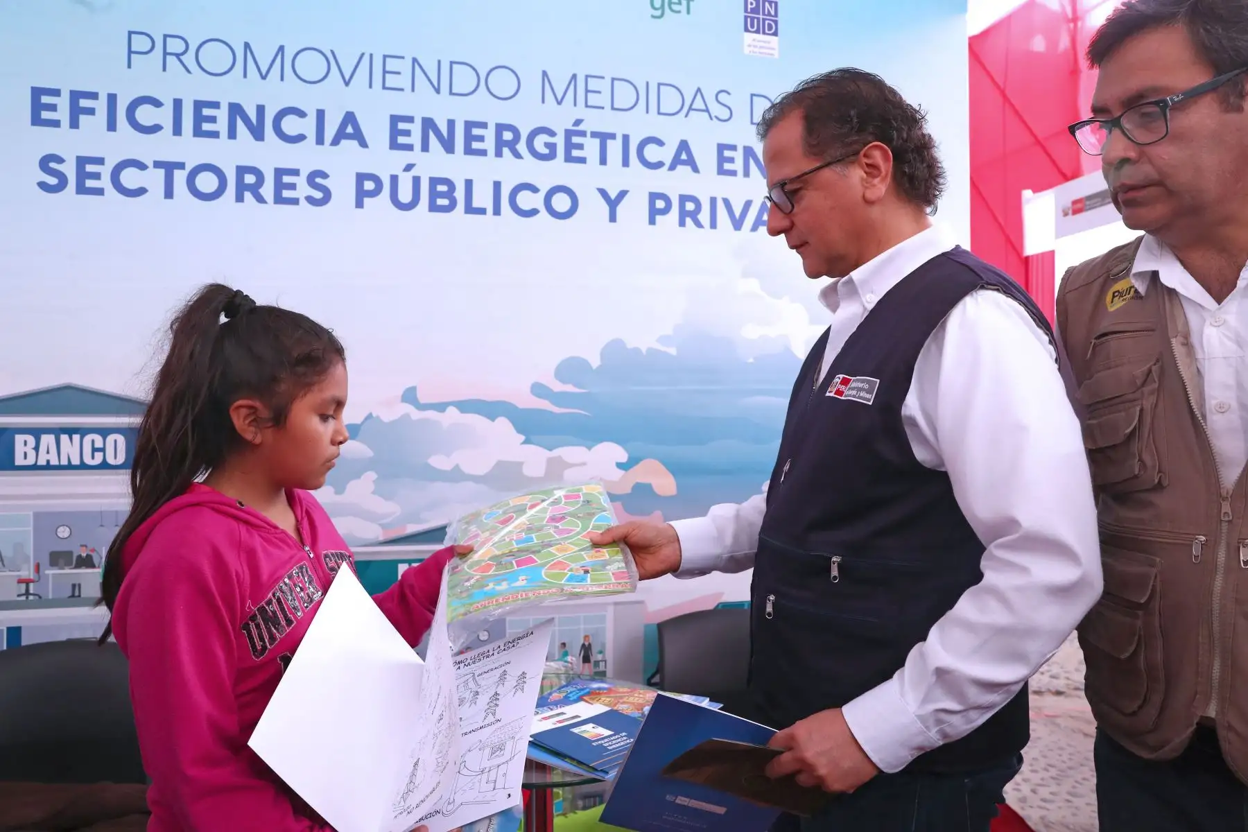 Ministro de Energía y Minas, Francisco Ísmodes inaugura Feria de Tecnologías Limpias y Eficientes en Piura con el objetivo de promover medidas de ahorro energético desde el hogar en contra del cambio climático. Foto: ANDINA