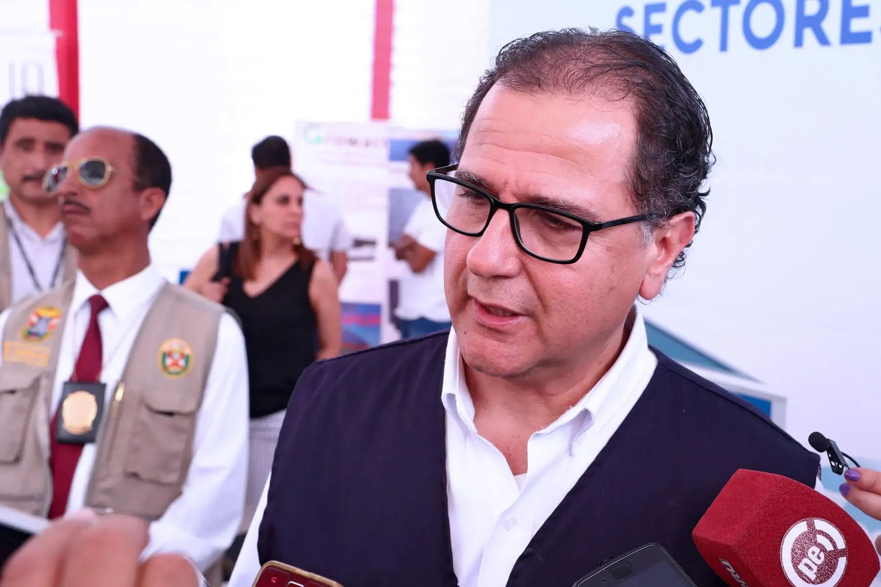 Ministro de Energía y Minas, Francisco Ísmodes inaugura Feria de Tecnologías Limpias y Eficientes en Piura con el objetivo de promover medidas de ahorro energético desde el hogar en contra del cambio climático. Foto: ANDINA