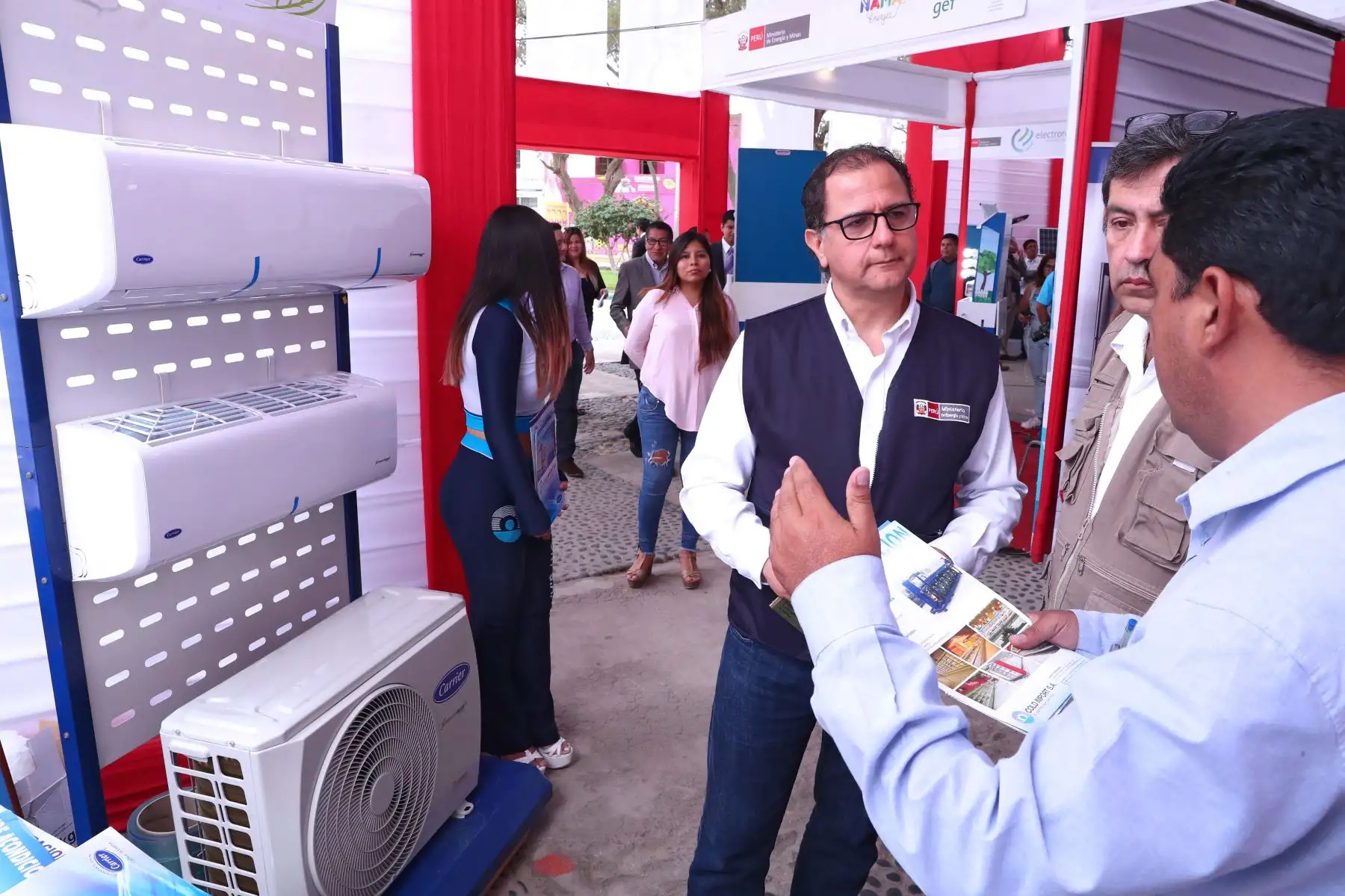 Ministro de Energía y Minas, Francisco Ísmodes inaugura Feria de Tecnologías Limpias y Eficientes en Piura con el objetivo de promover medidas de ahorro energético desde el hogar en contra del cambio climático. Foto: ANDINA