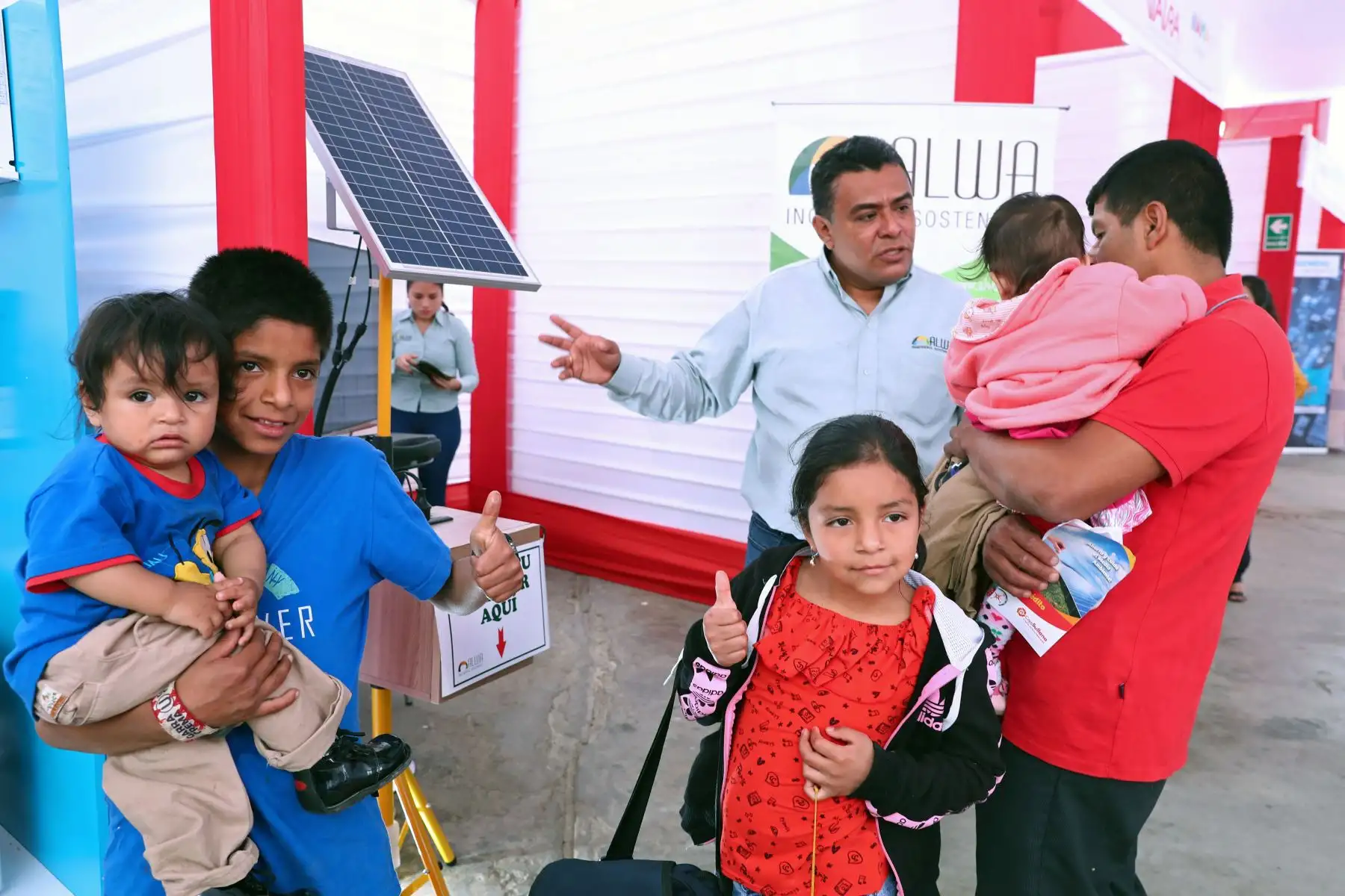 Ministro de Energía y Minas, Francisco Ísmodes inaugura Feria de Tecnologías Limpias y Eficientes en Piura con el objetivo de promover medidas de ahorro energético desde el hogar en contra del cambio climático. Foto: ANDINA