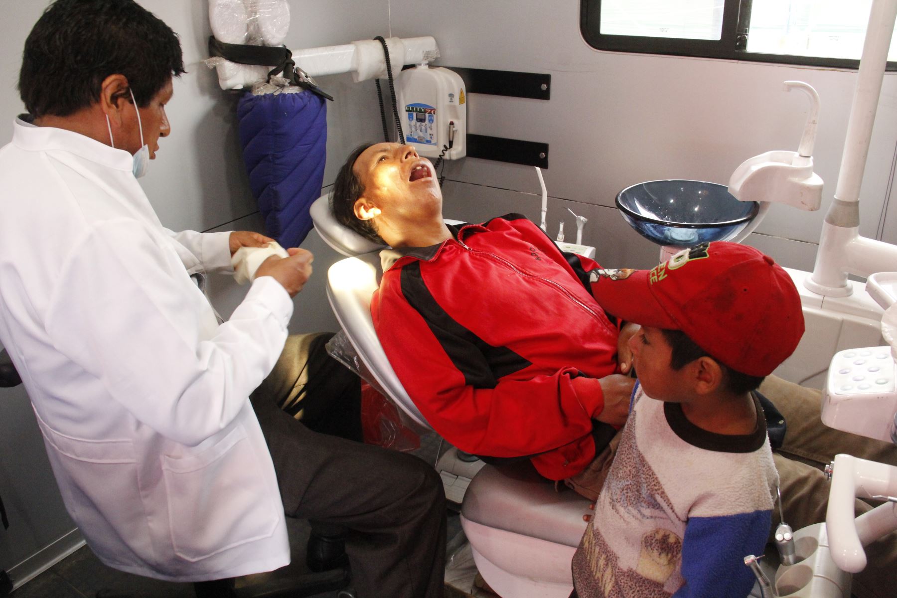 Agricultores de San Gabán, en Puno, reciben atención médica y asesoría durante jornada cívica. ANDINA