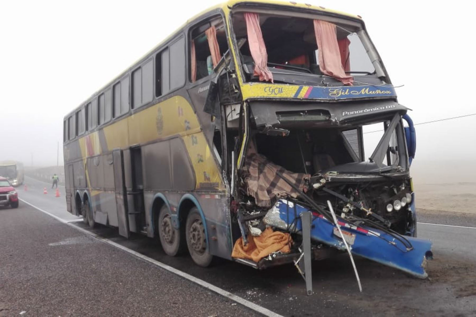 Las víctimas del triple choque en Arequipa serían el conductor y copiloto del bus interprovincial. Foto: Cortesía: InformadosArequipa/Facebook