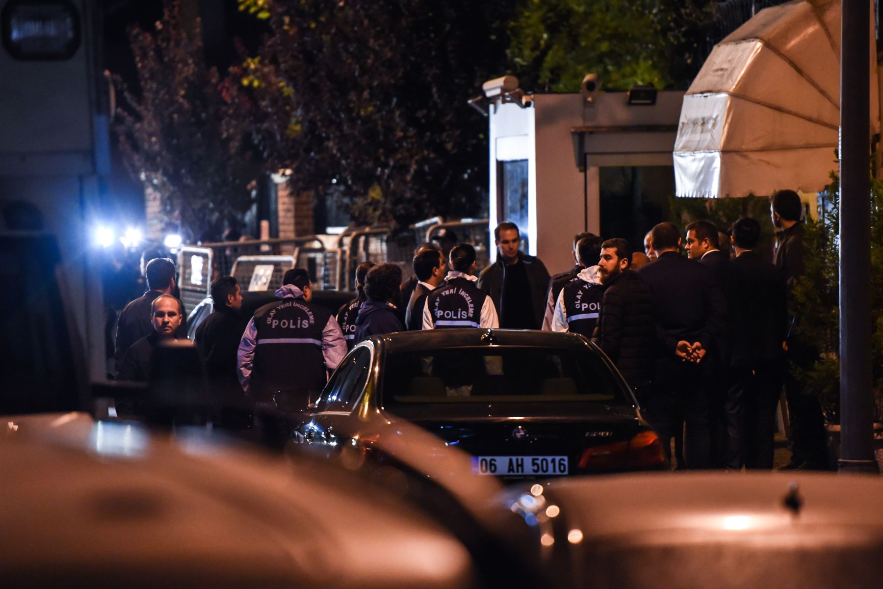 Policía turca en la embajada de Arabia Saudita Foto: AFP