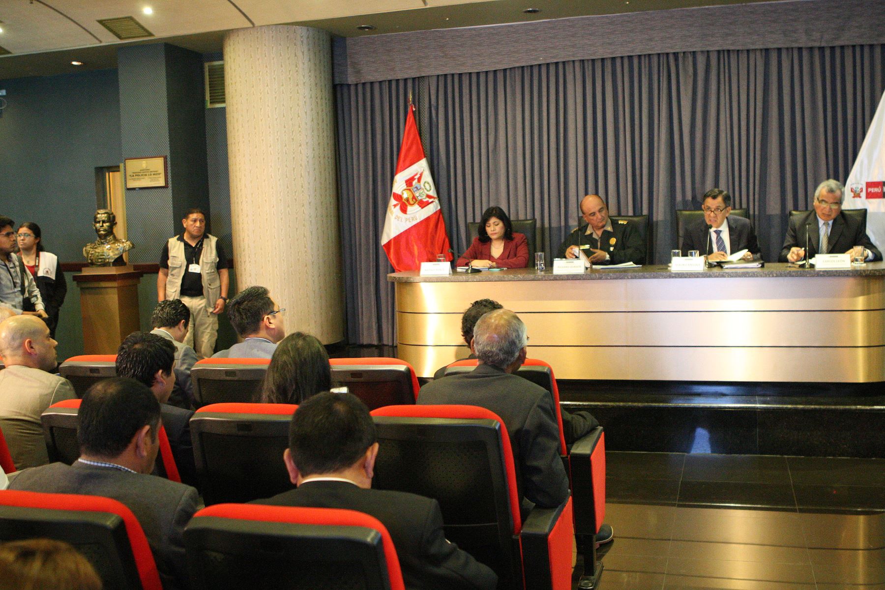 Reunión de alcaldes electos con el ministro del Interior, Mauro medina. Foto: ANDINA/Héctor Vinces