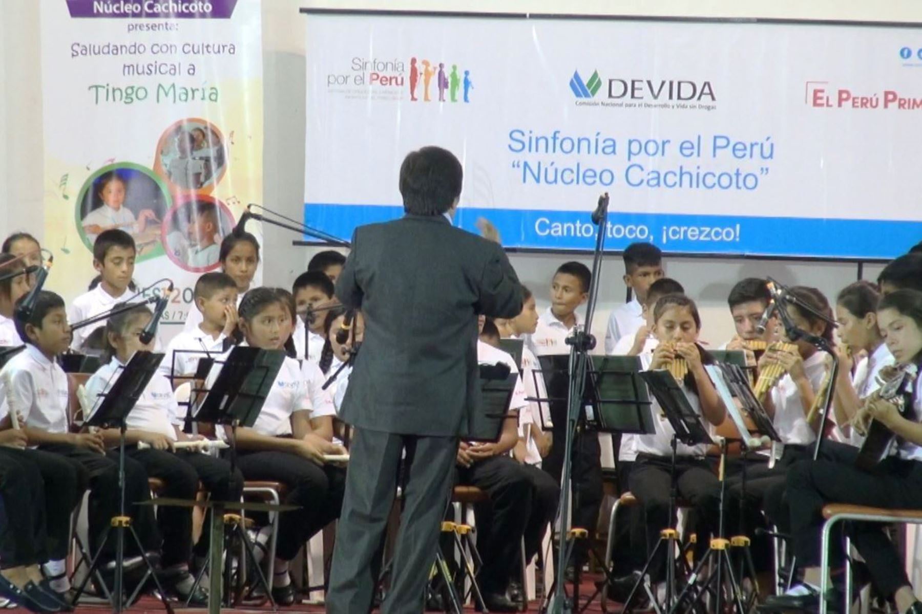 Niños del distrito de Monzón, región Huánuco, participan del proyecto Sinfonía de Juan Diego Flórez. ANDINA/Difusión