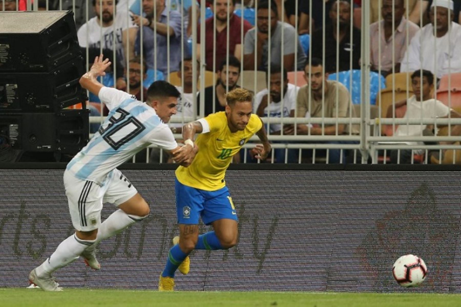 Brasil sufrió para vencer a una Argentina que no contó con su máxima estrella
