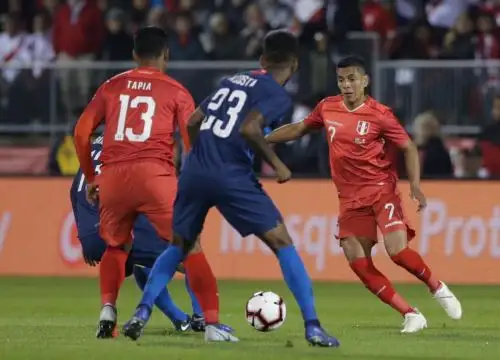 La selección peruana juega un intenso partido amistoso ante su similar de Estados Unidos