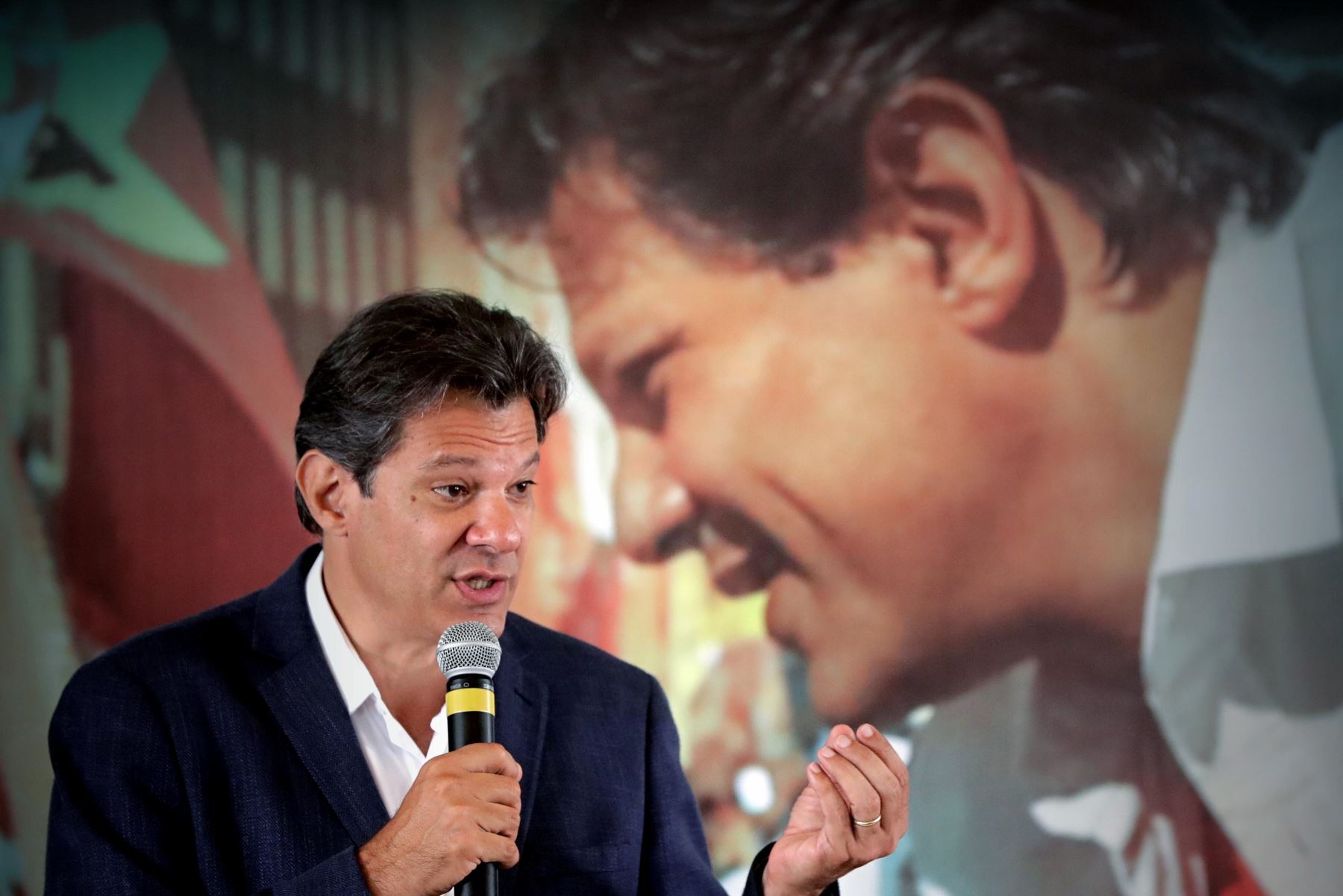 El candidato progresista Fernando Haddad en una reunion con pastores evangélicos en Sao Paulo Foto: EFE