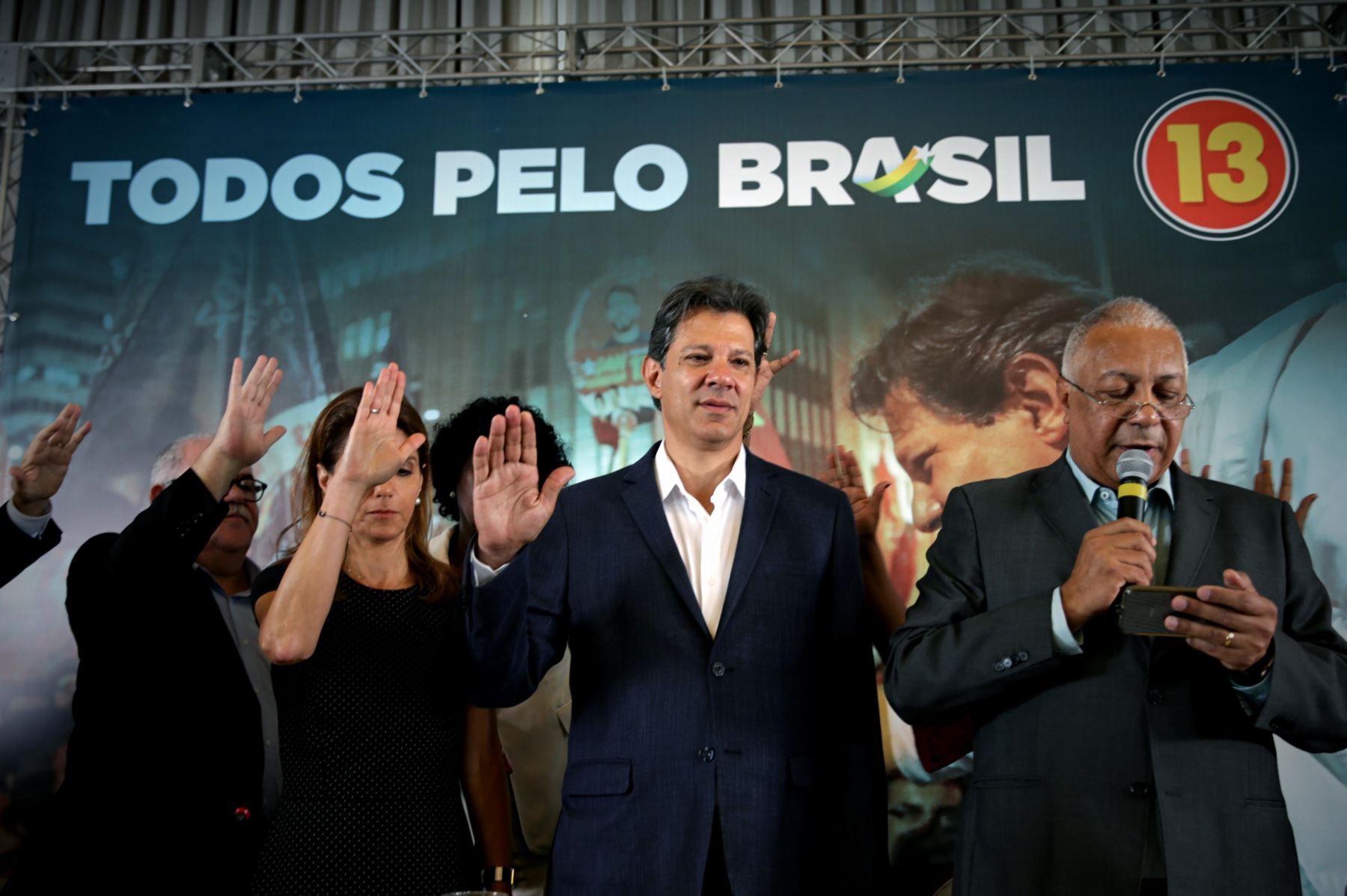 El candidato progresista Fernando Haddad en una reunion con pastores evangélicos en Sao Paulo Foto: EFE