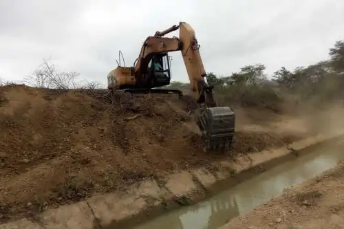 El Ministerio de Agricultura y Riego (Minagri), a través de Agro Rural, destinó 4 millones 316,525.70 soles al servicio de limpieza y descolmatación de 33.86 kilómetros de canales en los distritos de Corrales, San Jacinto y La Cruz, en la región Tumbes, en beneficio de 1,893 pobladores locales.
