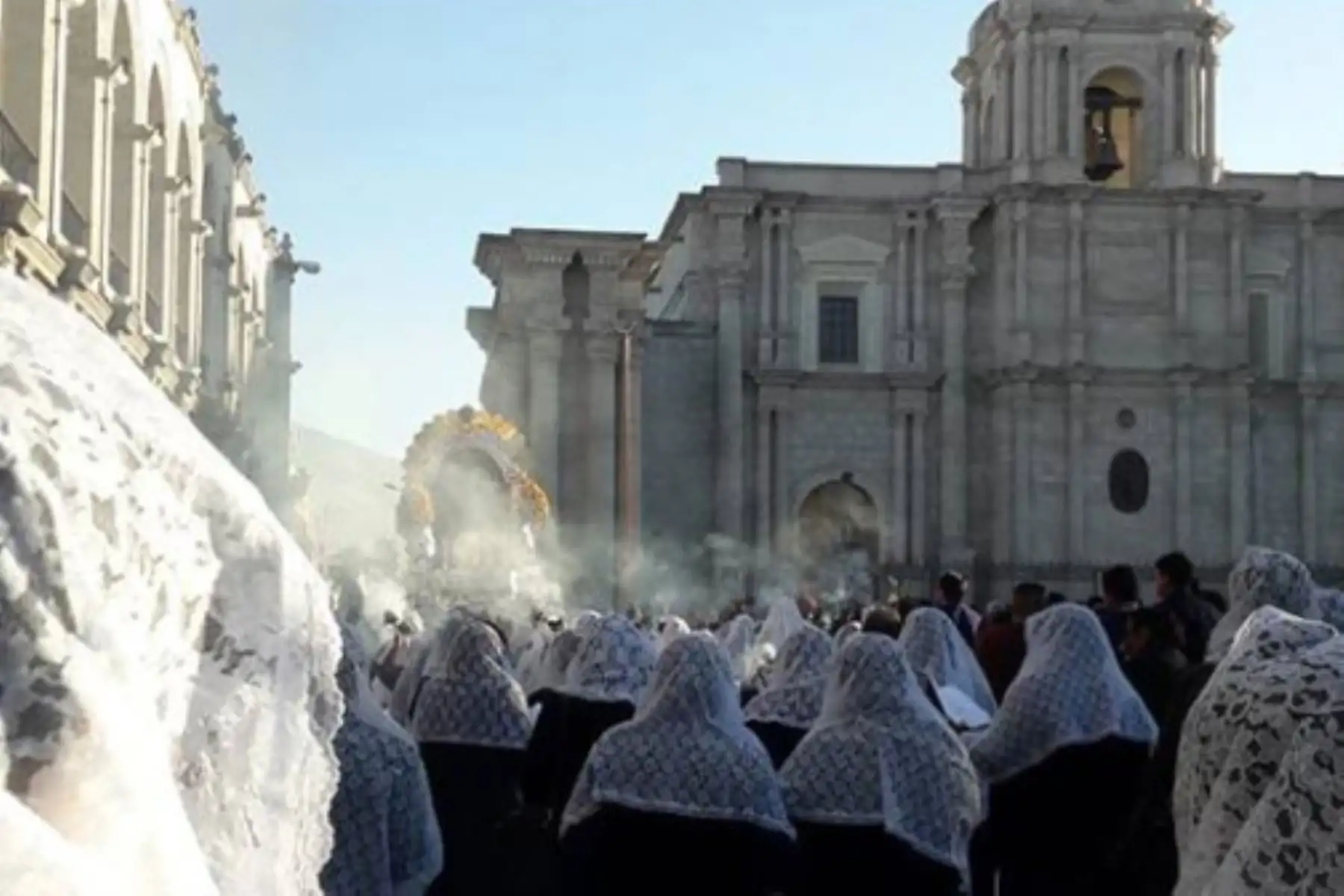 Imagen del Señor de los Milagros recorrerá mañana las calles de la ciudad de Arequipa.