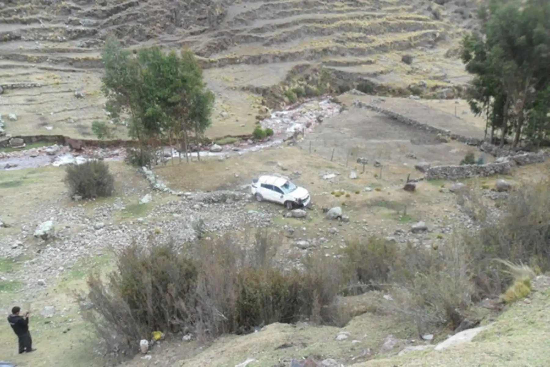 Cuatro personas, entre ellas dos turistas estadounidenses, resultaron heridas en un accidente en la carretera cuando se dirigían a Canchis para visitar la montaña de los siete colores.