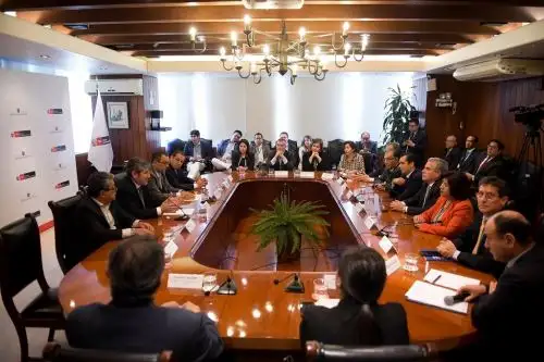 Mesa ejecutiva sobre el sector turismo.