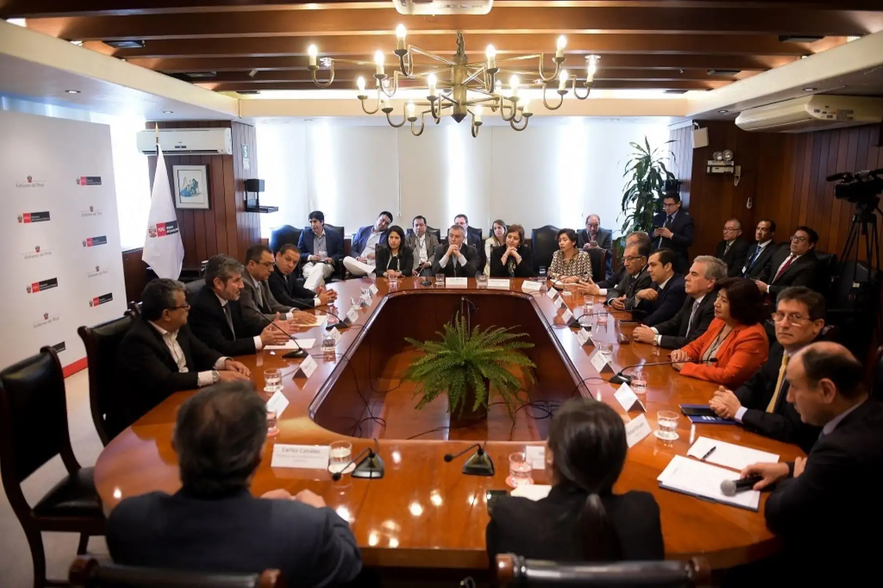 Mesa ejecutiva sobre el sector turismo.
