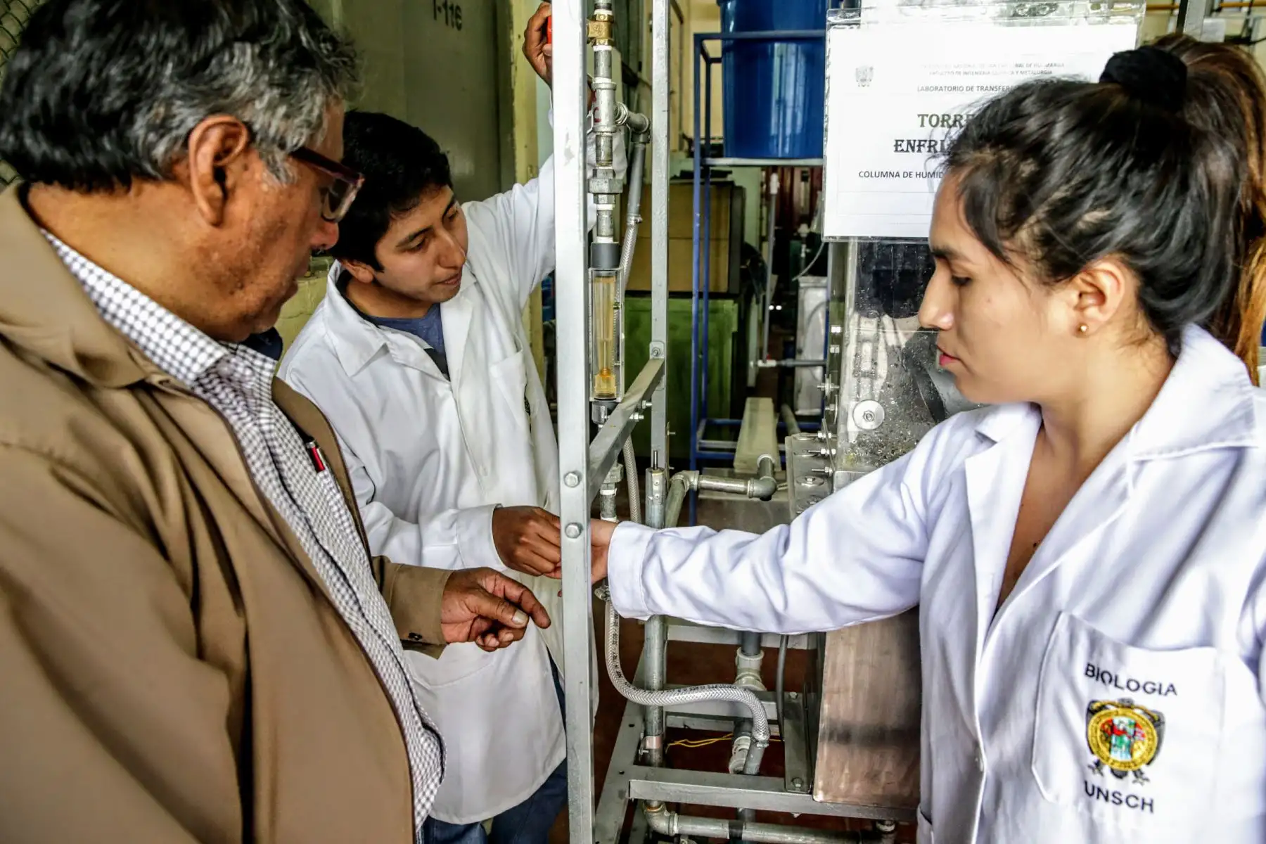 Cada estudiante cuenta con un trabajo de investigación diferente, pero con un mismo objeto de estudio: el agua. Foto: ANDINA/Luis Iparraguirre
