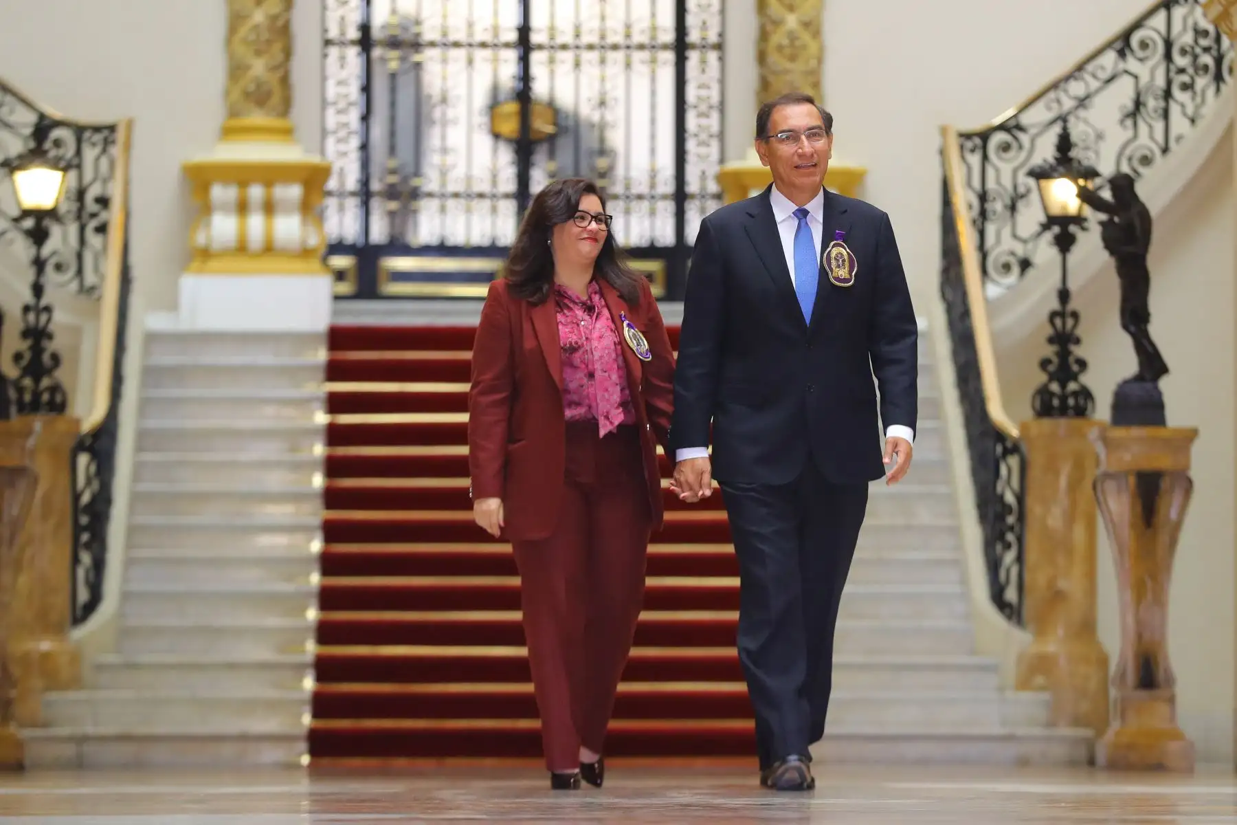 Jefe de Estado, Martín Vizcarra, rinde homenaje al señor de los Milagros a su paso por Palacio de Gobierno. Foto: ANDINA/Andrés Valle/Presidencia