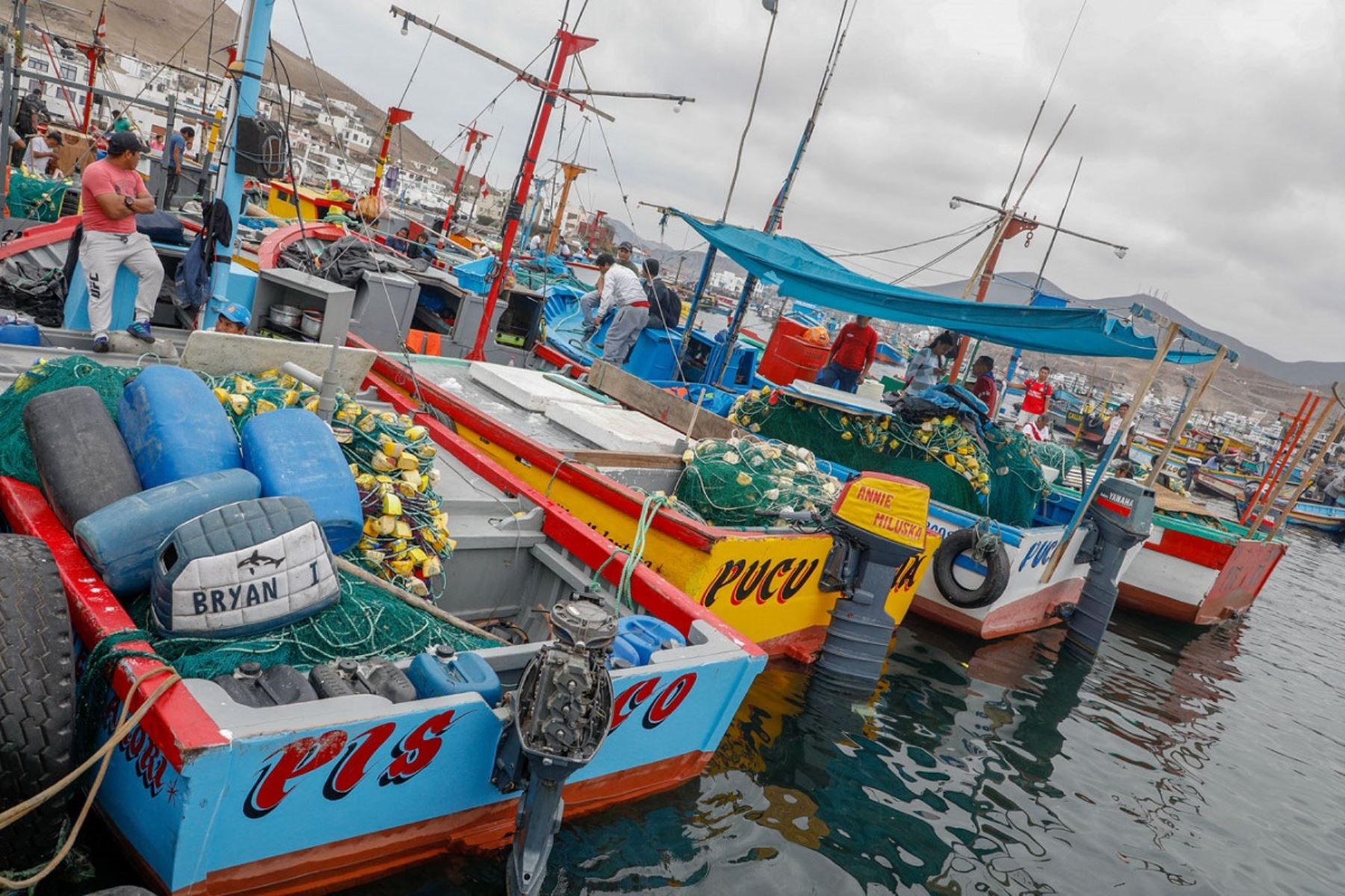 Embarcaciones artesanales peruanas. Foto: Cortesía.