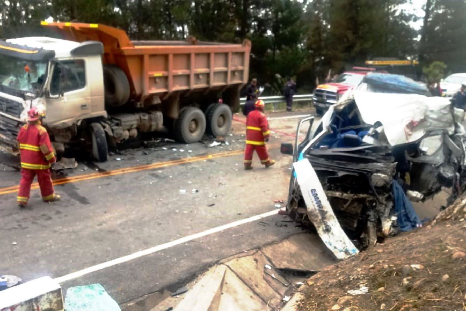 En el kilómetro 66 de la carretera Cajamarca–San Pablo se registró un accidente que dejó dos muertos y 10 heridos.