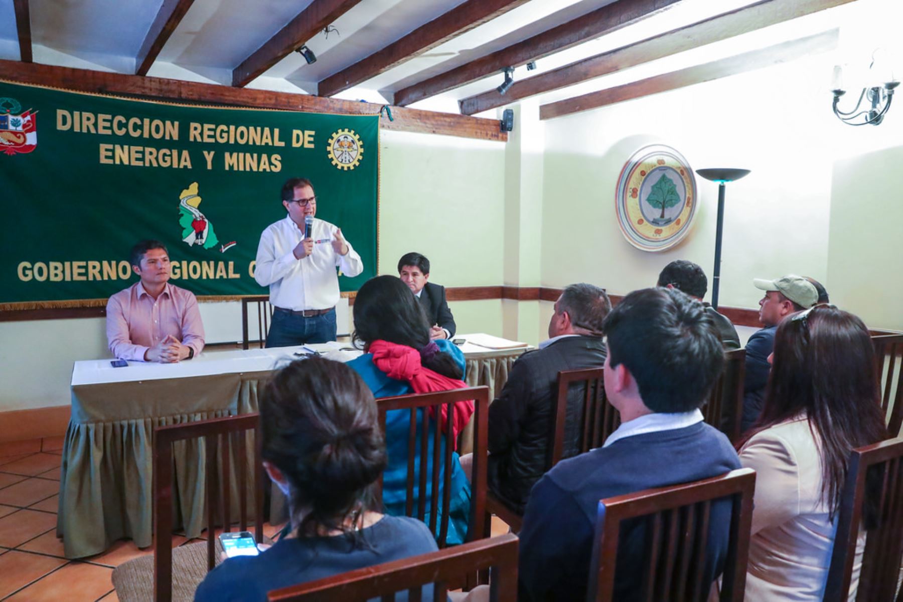 El ministro de Energía y Minas, Francisco Ísmodes, lanzó oficialmente el Programa de Formalización Minera en Cajamarca. Foto: Cortesía.