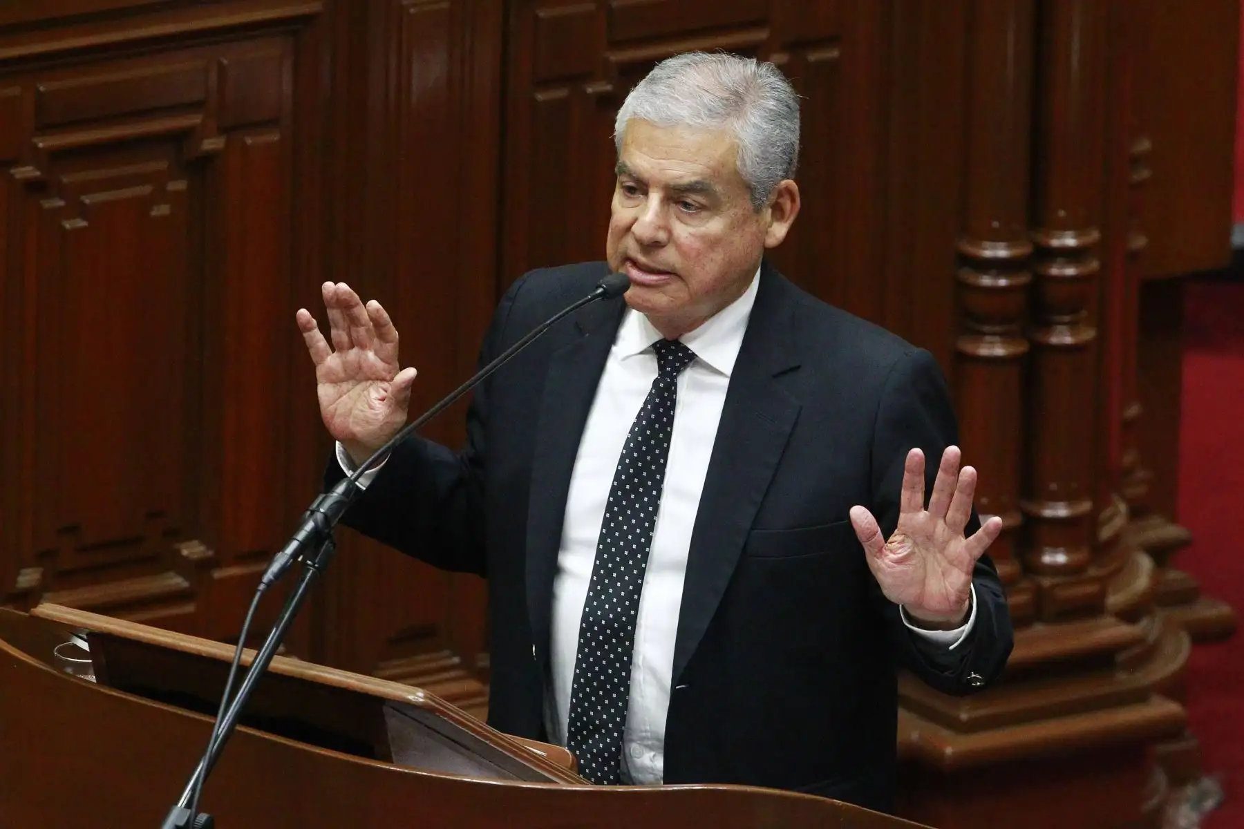 Premier César Villanueva y el Ministro de Justicia, Vicente Zeballos se presentan en el pleno del Congreso. Foto: ANDINA/Eddy Ramos