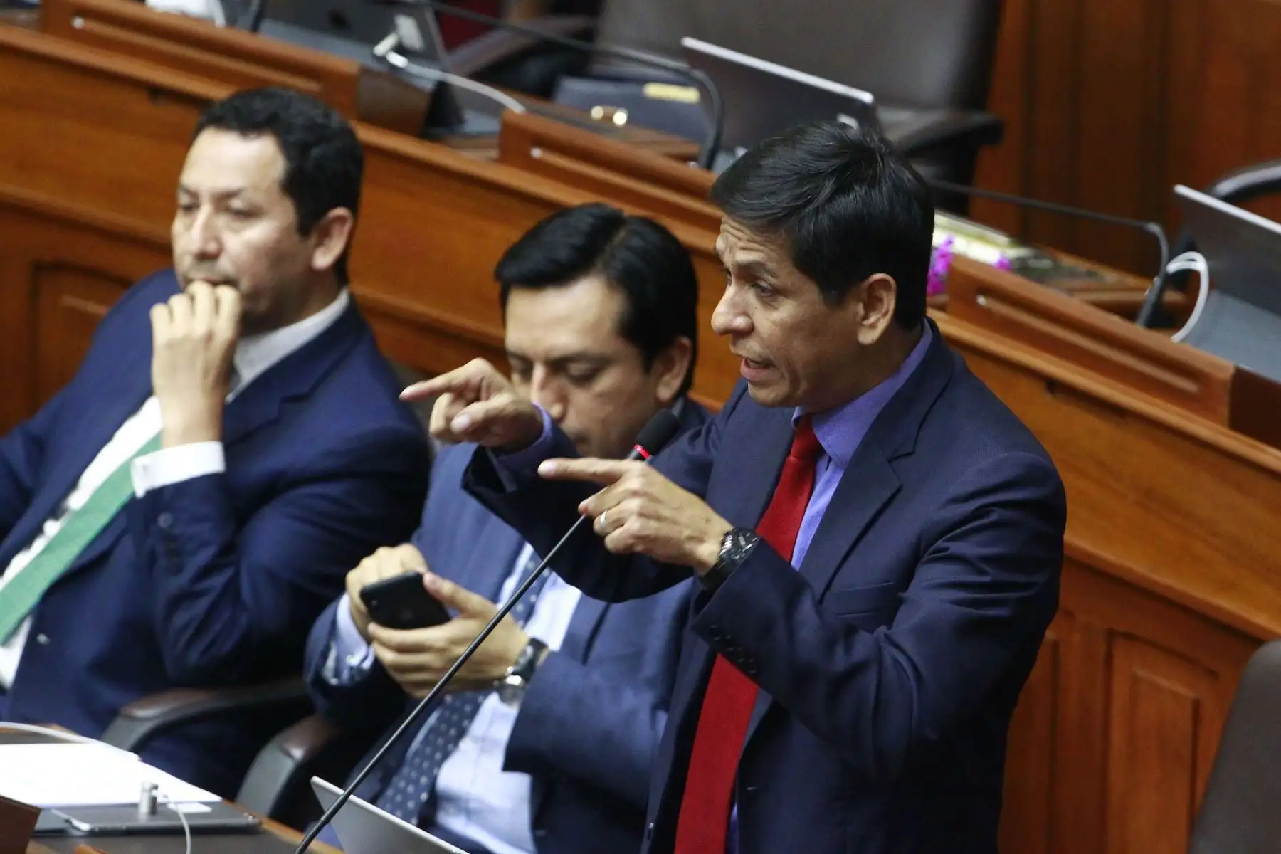 Congresista Jorge Mlenedez interviene en el pleno del Congreso. Foto: ANDINA/Eddy Ramos