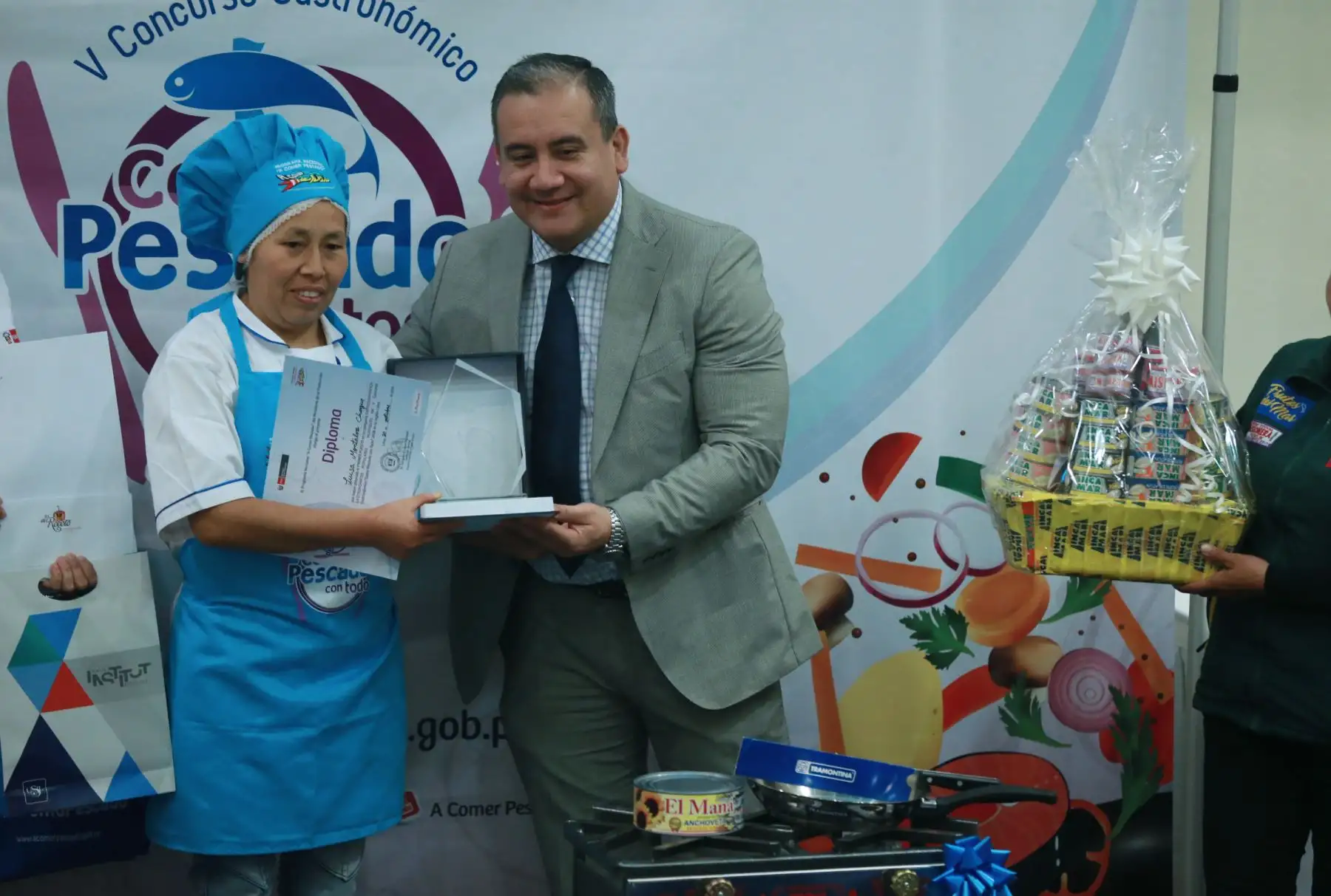 El ministro de la Producción, Raúl Pérez Reyes afirmó que el objetivo del concurso es incentivar la inclusión de preparación de pescado y pota  en comedores populares, quioscos escolares . Foto: ANDINA/Norman Córdova
