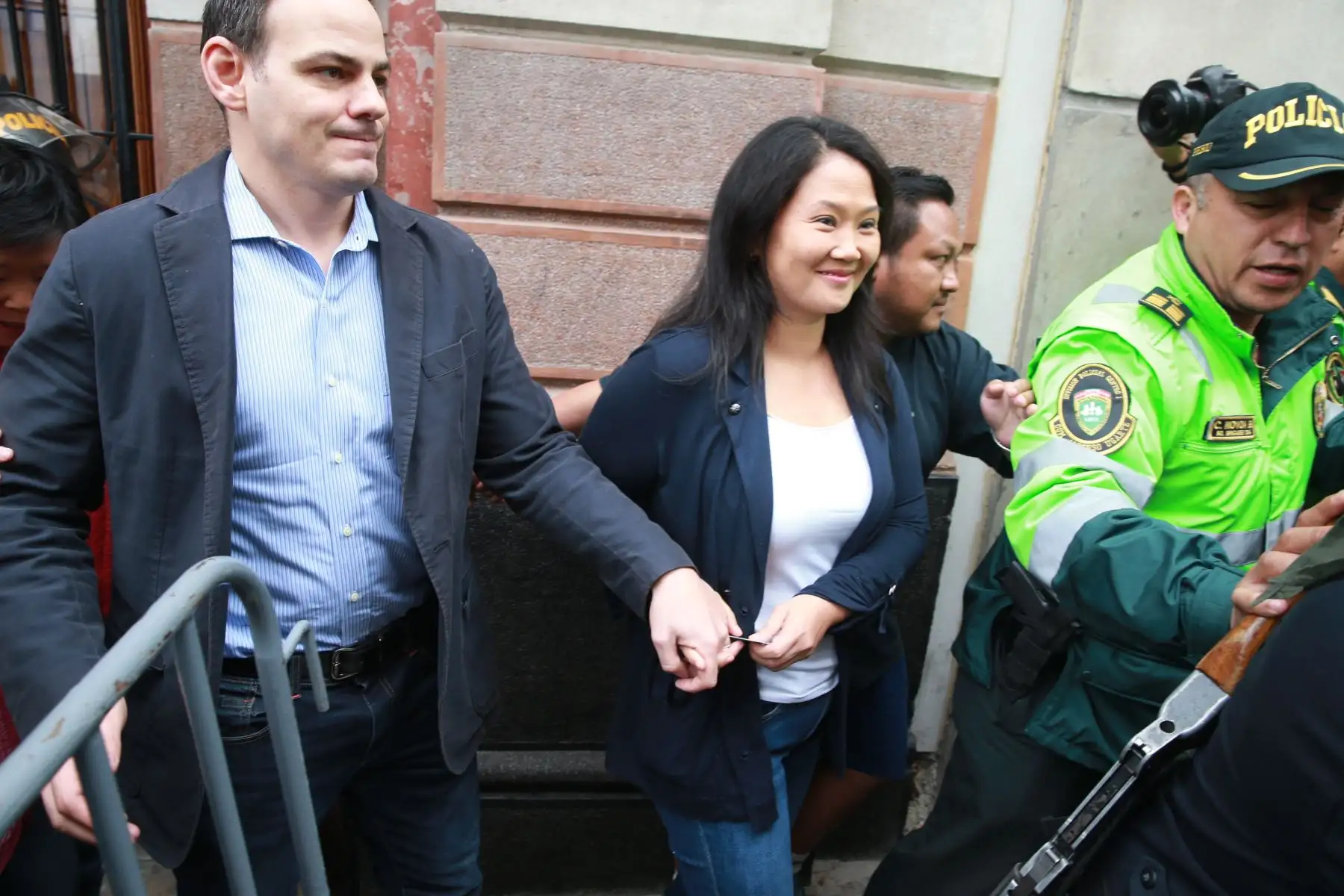 Keiko Fujimori, llega al Primer Juzgado de Investigación Preparatoria, a cargo de Richard Concepción Carhuancho, quien evalúa la solicitud de prisión preventiva contra la lideresa de FP y otros 11 investigados, planteada por el Ministerio Público.Foto:ANDINA/Norman Cordova