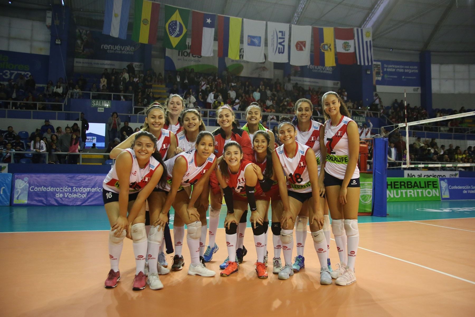 La selección peruana juvenil de voleibol  se hizo del tercer lugar