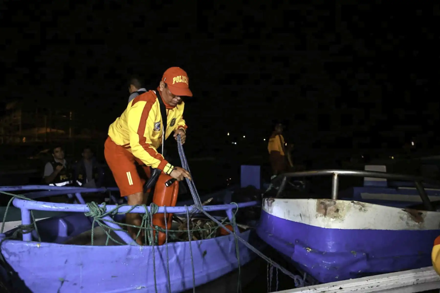 La Policía Nacional del Perú (PNP) y el Ministerio Público, con participación de la Marina de Guerra del Perú, detuvieron esta madrugada a 44 presuntos integrantes de la organización criminal Los Piratas de Puerto Pizarro, quienes estarían dedicados al homicidio, robo agravado y lesiones graves en Tumbes.Foto: ANDINA/Mininter