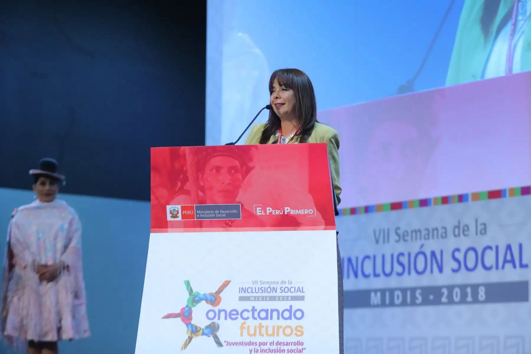 Ministra del Midis, Liliana del Carmen La Rosa Huertas, expone la VII Semana de la Inclusión Social “Conectando Futuros: Juventudes por el Desarrollo e Inclusión Social". Foto: ANDINA/Andrés Valle/Prensa Presidencia
