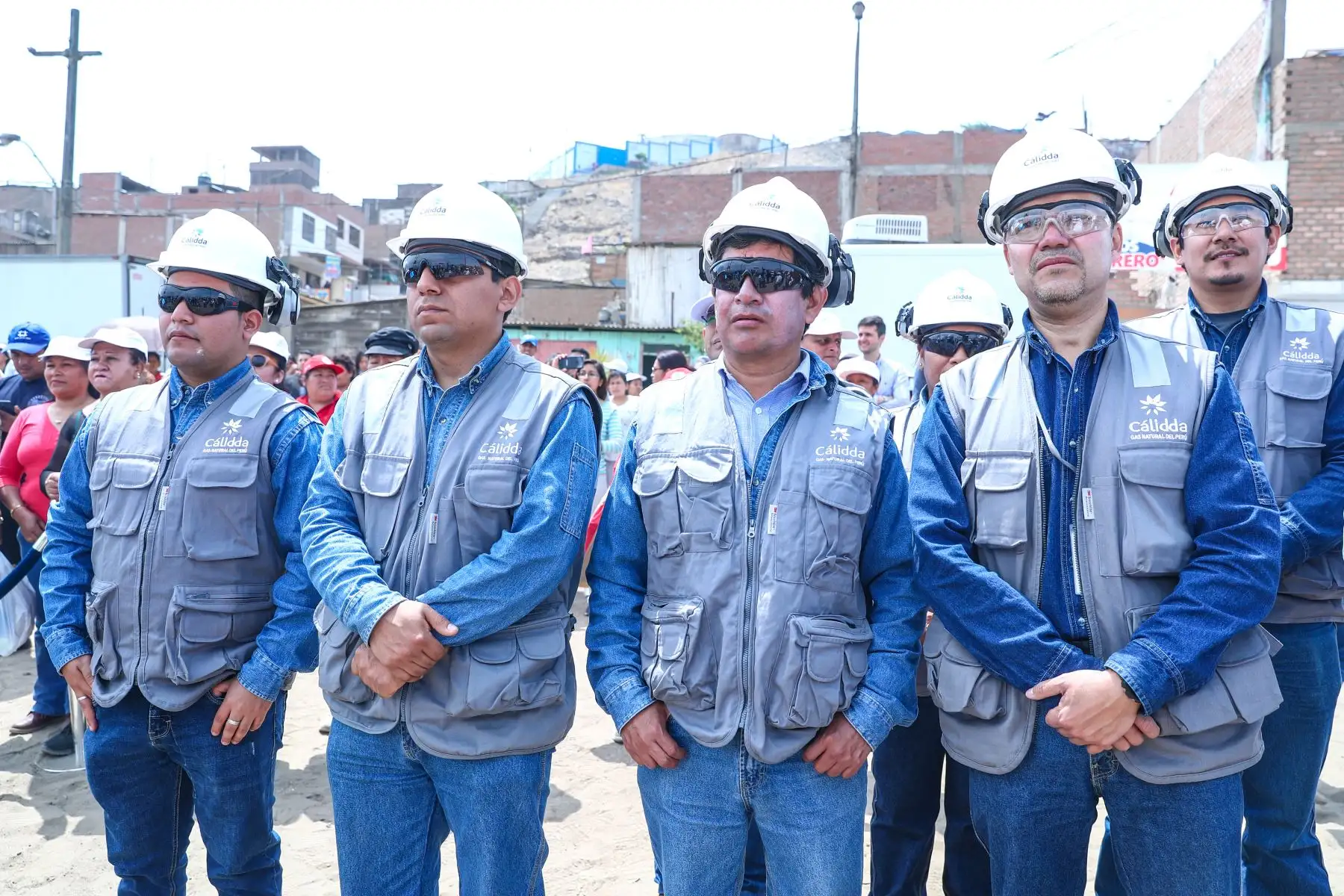 El Ministro de Energía y Minas Francisco Ísmodes, participa en el inicio de obra de la futura Estación de Regulación de Presión que permitirá llevar Gas Natural a 23 mil familias de los distritos Mi Perú y Ventanilla.Foto: ANDINA/Minem