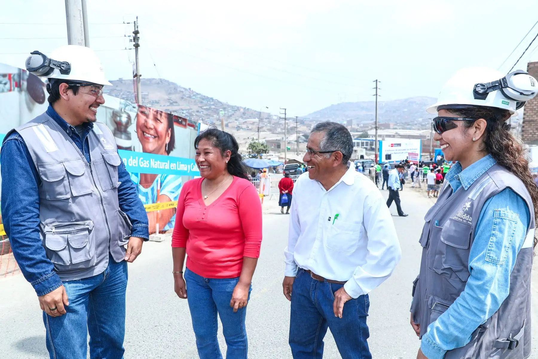 El Ministro de Energía y Minas Francisco Ísmodes, participa en el inicio de obra de la futura Estación de Regulación de Presión que permitirá llevar Gas Natural a 23 mil familias de los distritos Mi Perú y Ventanilla.Foto: ANDINA/Minem