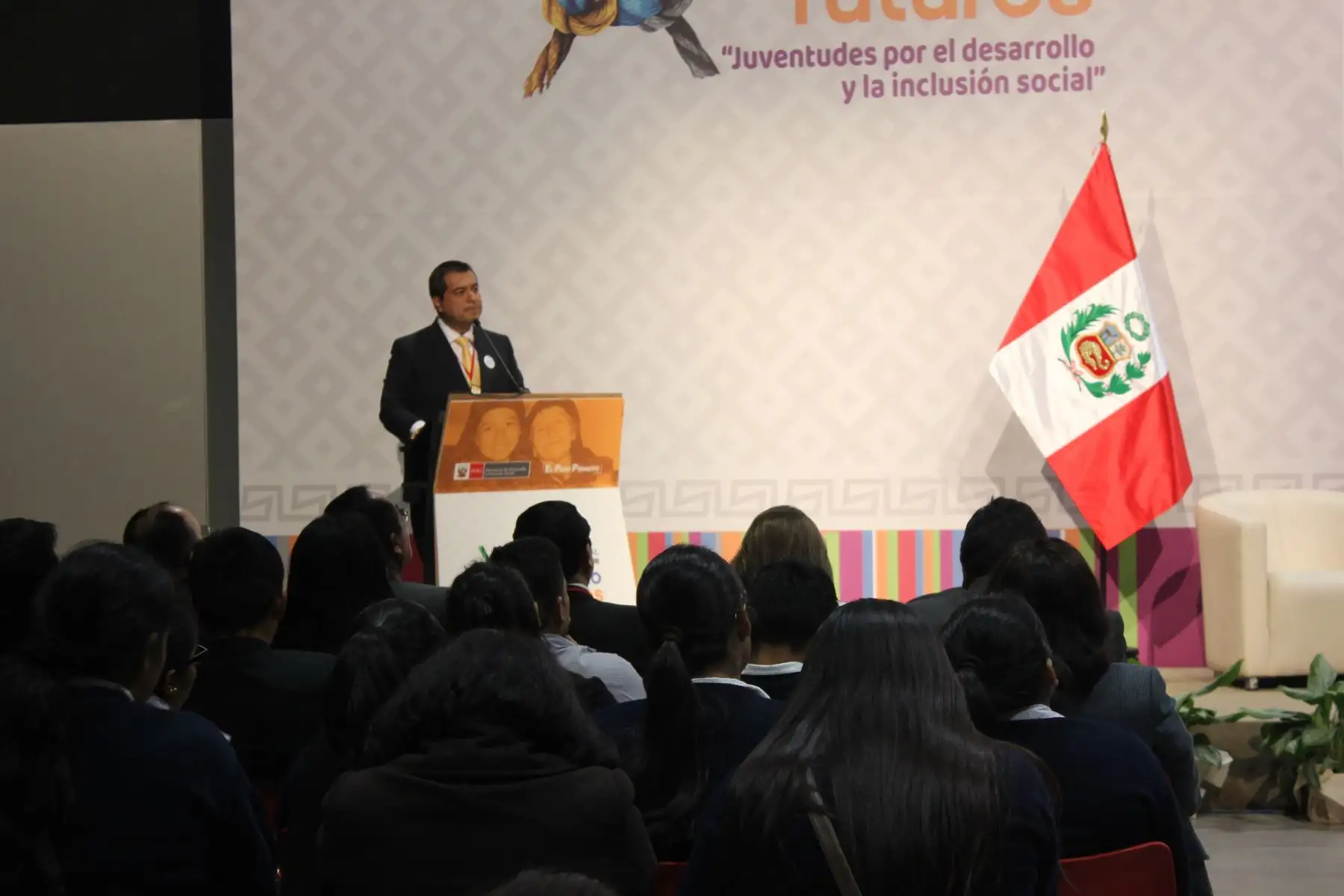 Viceministro de Políticas y Evaluación del Midis, Walter Curioso Vílchez, participó en el seminario “Sistema de protección social adaptativo frente a emergencias y desastres”, que forma parte de la VII Semana de Inclusión Social.