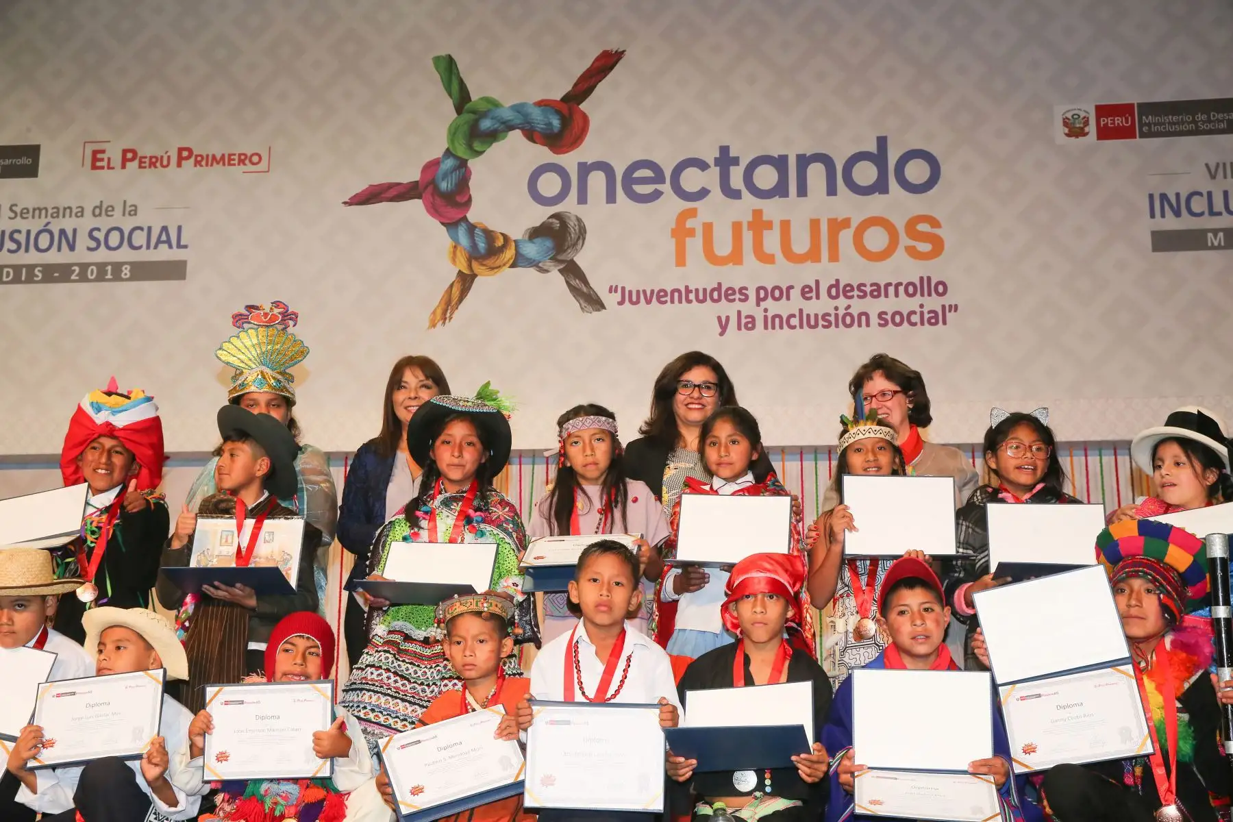 Primera dama, Marisol Díaz Cabello, participó en la entrega de premios del concurso nacional Los Abuelos Ahora de Pension 65.