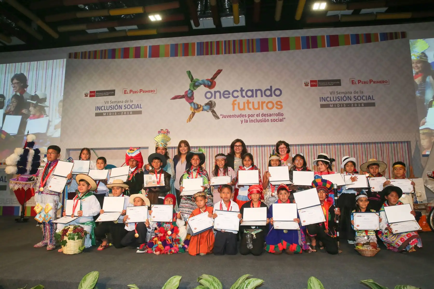 Primera dama, Marisol Díaz Cabello, participó en la entrega de premios del concurso nacional Los Abuelos Ahora de Pension 65.