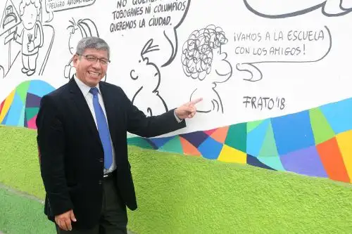 Gerente de Desarrollo Humano, Carlos Enrique Contreras Ríos, siente que trabajar desde la municipalidad de Miraflores está más cerca de la gente. ANDINA/Héctor Vinces