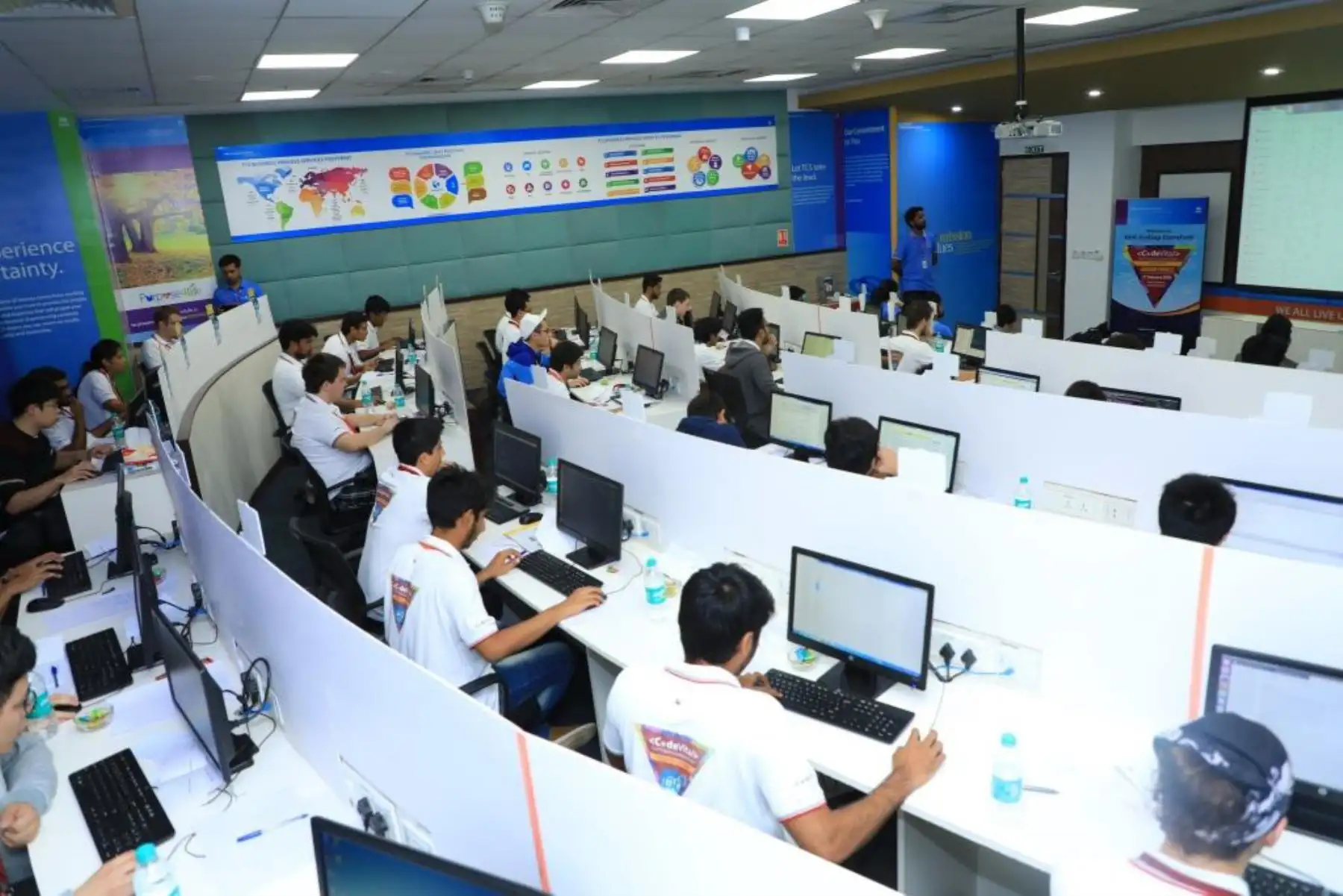 Lanzan convocatoria a concurso mundial de programación CodeVita 2018. Foto: Andina/Difusión