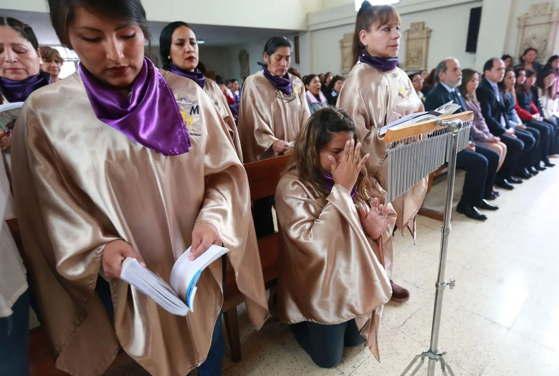 Festiva y sentida procesión  del señor de los Milagros en el penal de mujeres de Chorrillos. Foto: ANDINA/Norman Córdova