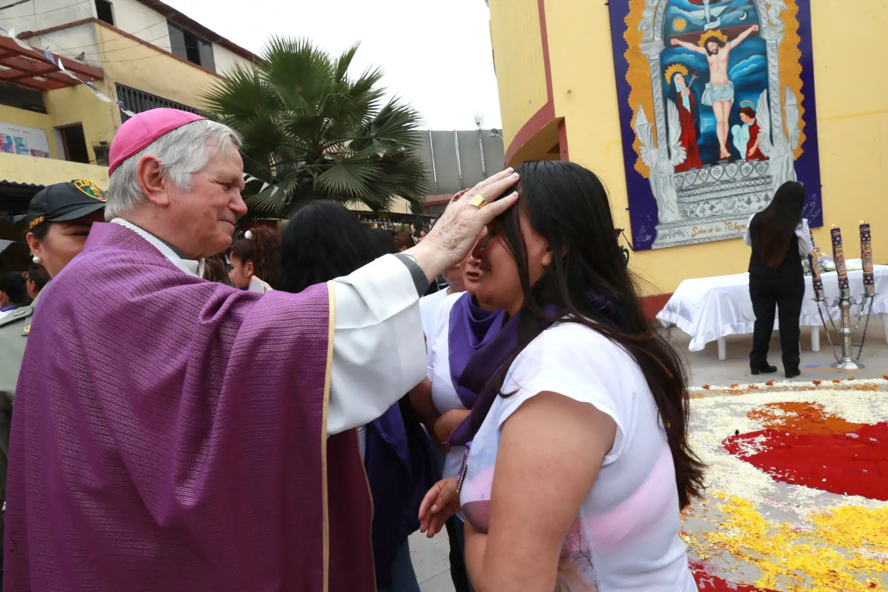 Festiva y sentida procesión  del señor de los Milagros en el penal de mujeres de Chorrillos. Foto: ANDINA/Norman Córdova