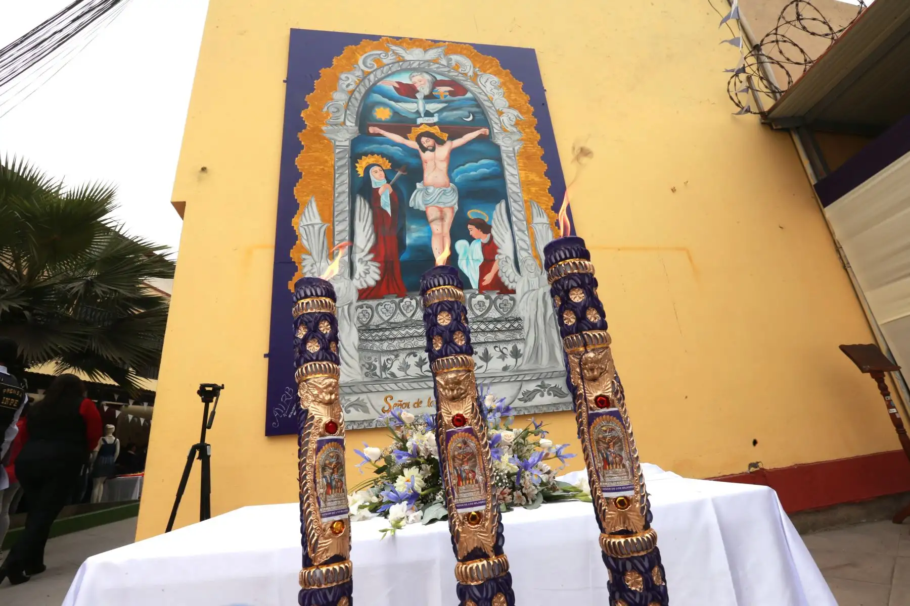 Festiva y sentida procesión  del señor de los Milagros en el penal de mujeres de Chorrillos. Foto: ANDINA/Norman Córdova