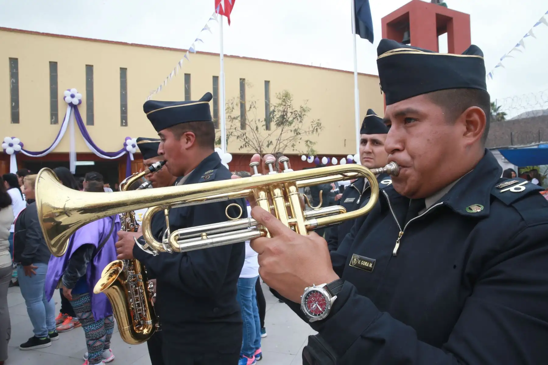 Festiva y sentida procesión  del señor de los Milagros en el penal de mujeres de Chorrillos. Foto: ANDINA/Norman Córdova