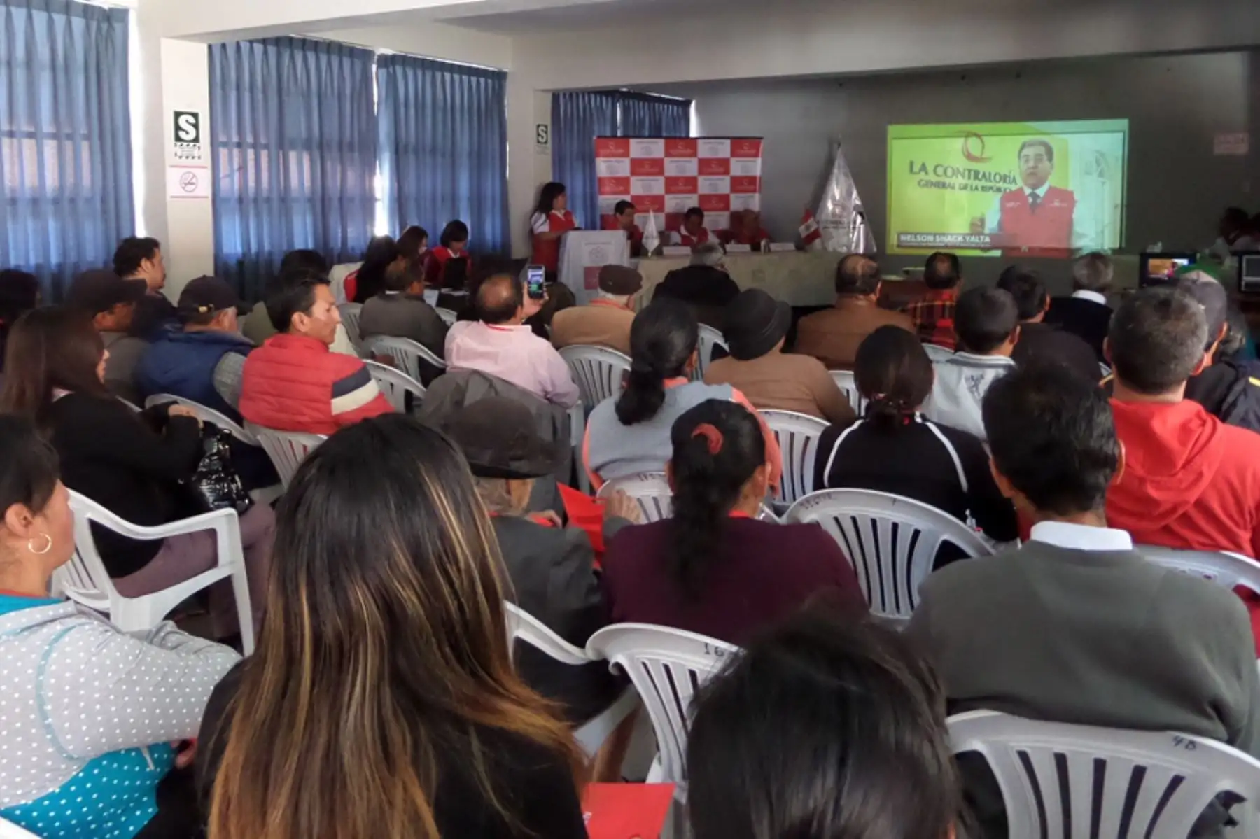 Mediante las audiencias públicas provinciales “La Contraloría te escucha”, se trata de llegar a los lugares más lejanos del país para orientar e informar a la población sobre las actividades que desarrolla la institución a fin de cautelar el buen uso de los recursos y bienes públicos.
