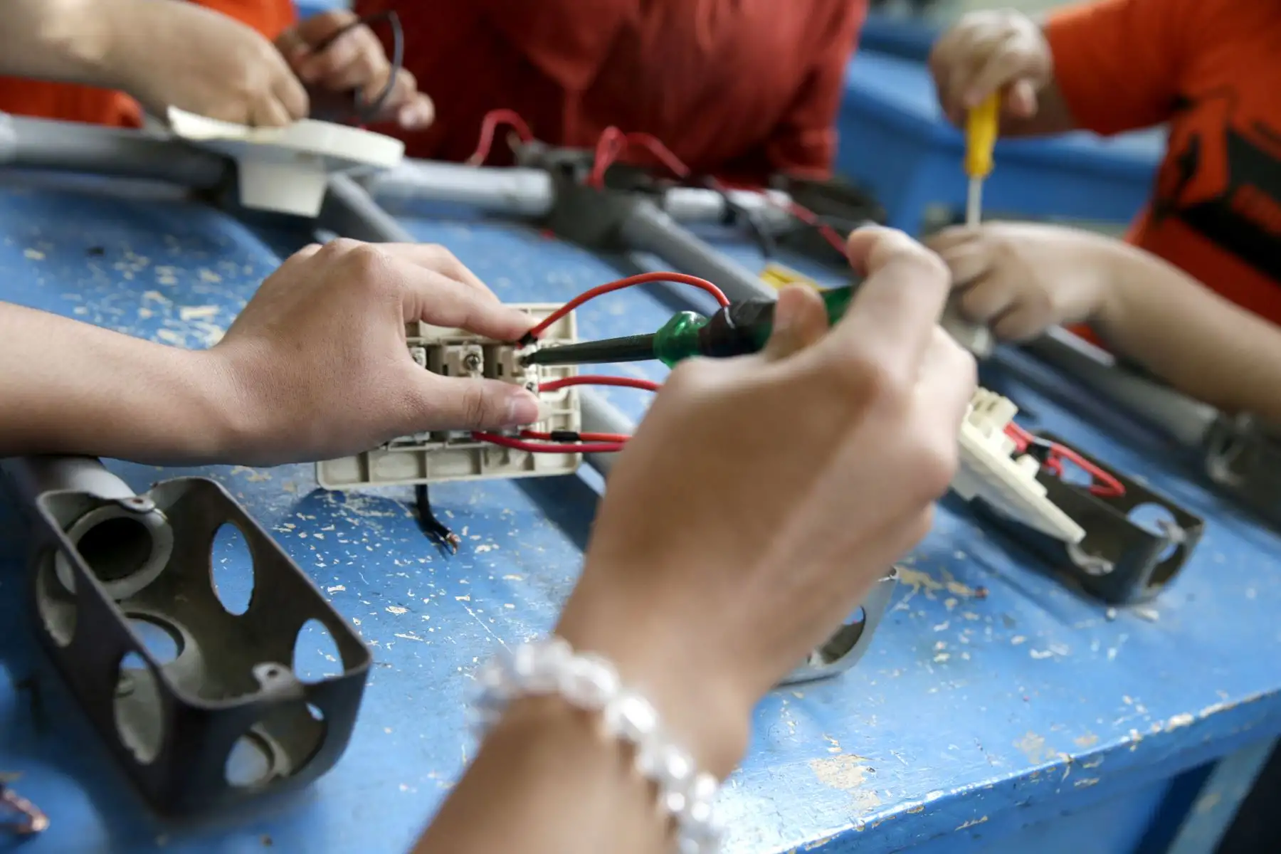 Las empresas requieren la mano de obra calificada y certificada de las mujeres porque ellas le dan un plus, son más responsables, acuciosas y detallistas que los hombres . Foto: ANDINA/Melina Mejía