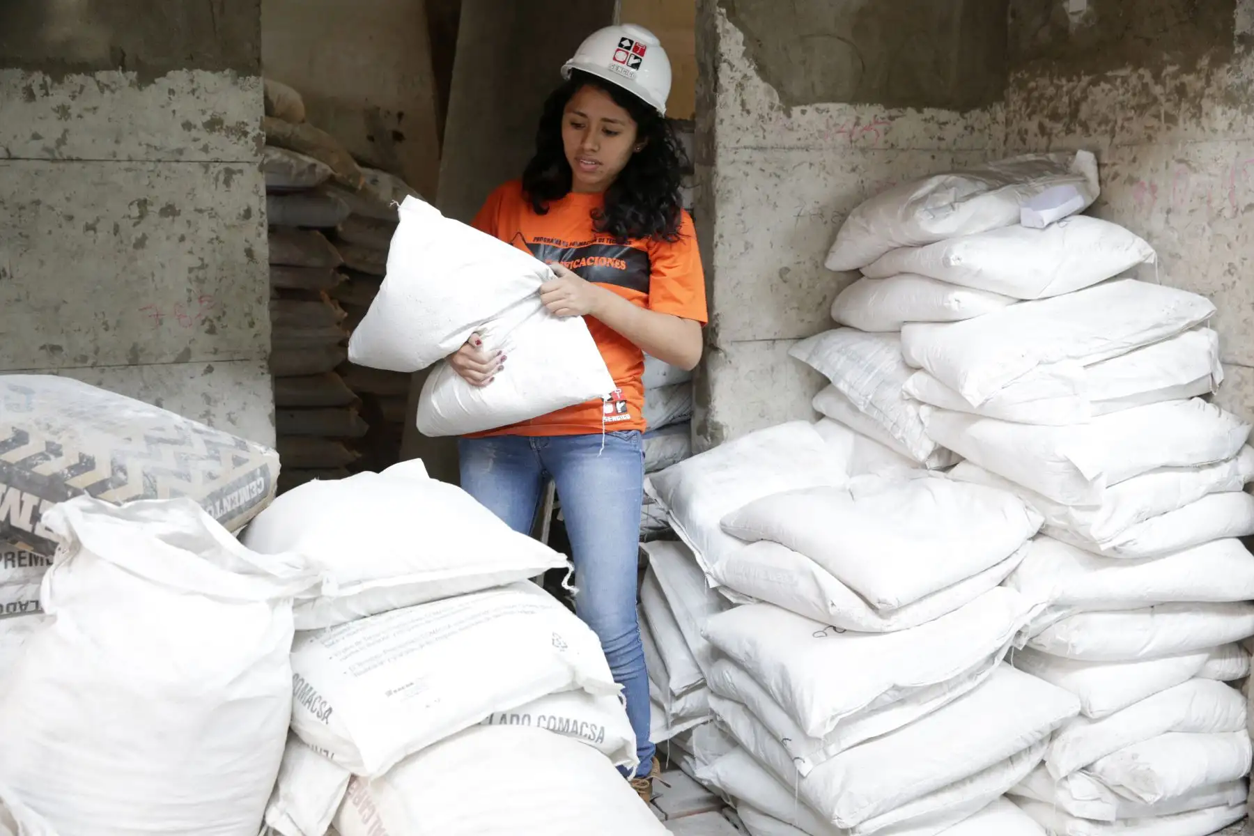 "Como toda mujer que trabaja entre hombres, una tiene que ir más allá y asumir retos", nos dice una de las alumnas de la carrera. Foto: ANDINA/Melina Mejía