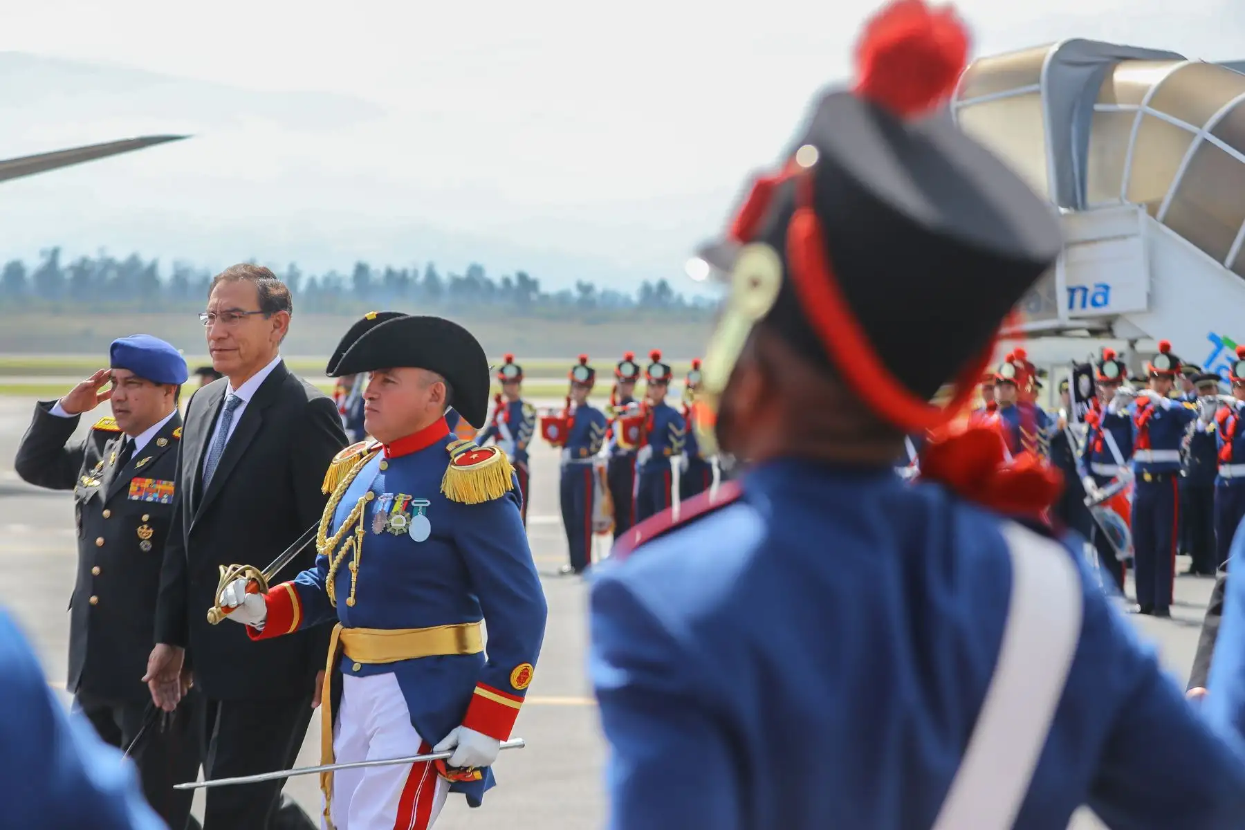 Presidente Martin Vizcarra es recibido con honores a su llegada a Ecuador. Foto: ANDINA/Prensa Presidencia