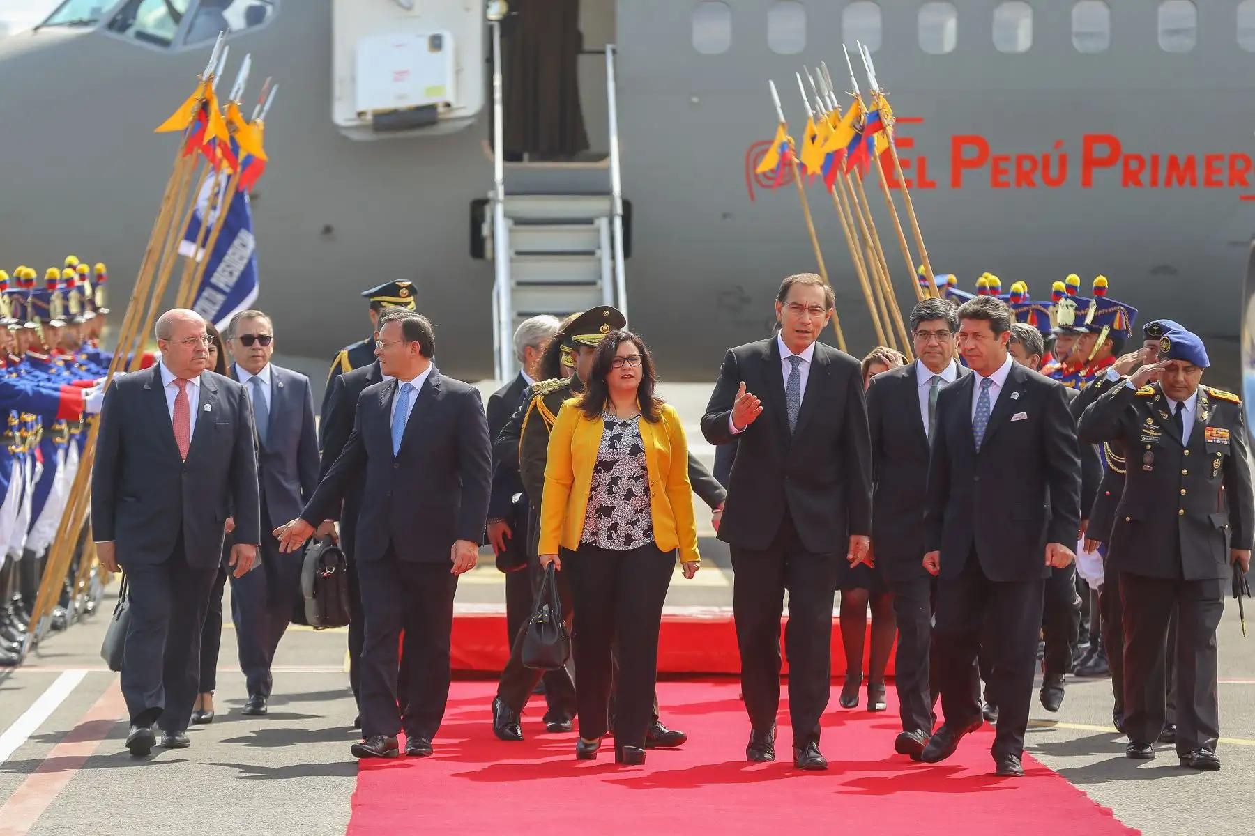 Presidente Martin Vizcarra es recibido con honores a su llegada a Ecuador. Foto: ANDINA/Prensa Presidencia