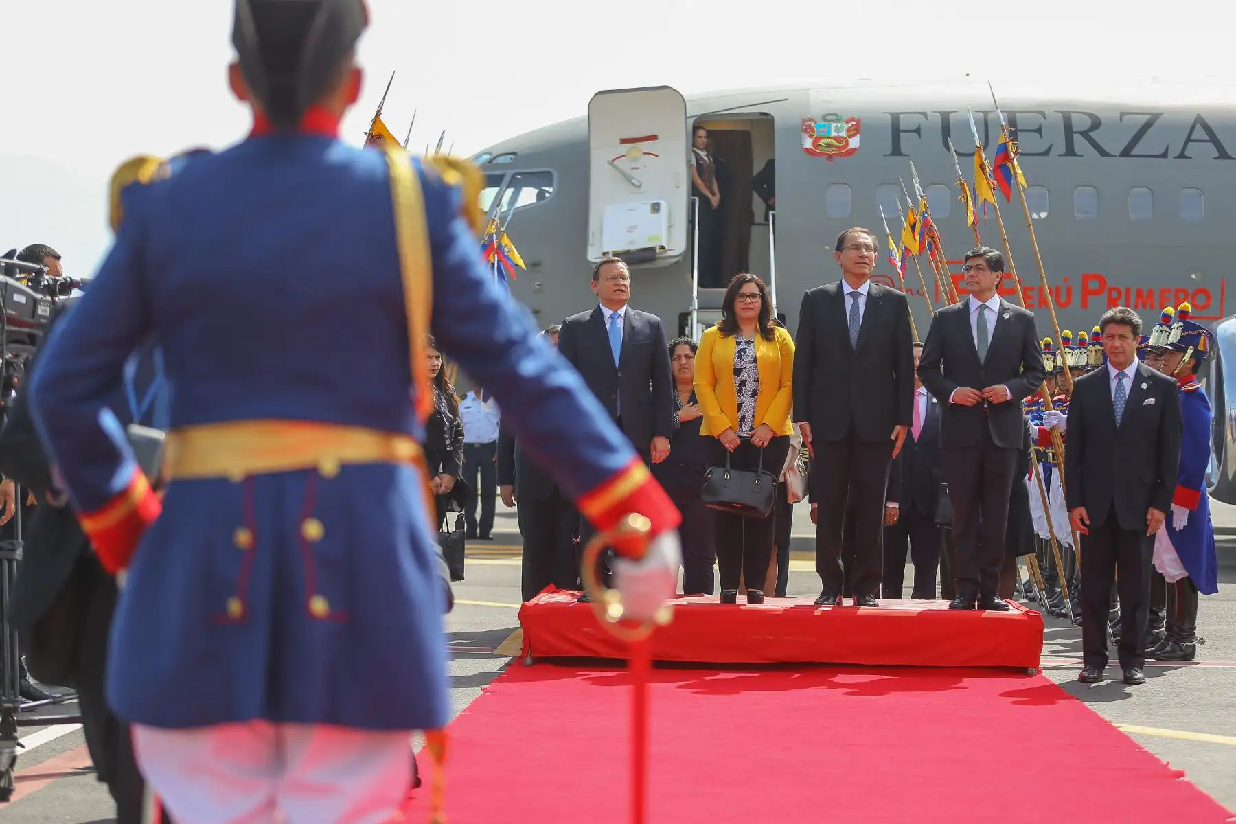 Presidente Martin Vizcarra es recibido con honores a su llegada a Ecuador. Foto: ANDINA/Prensa Presidencia