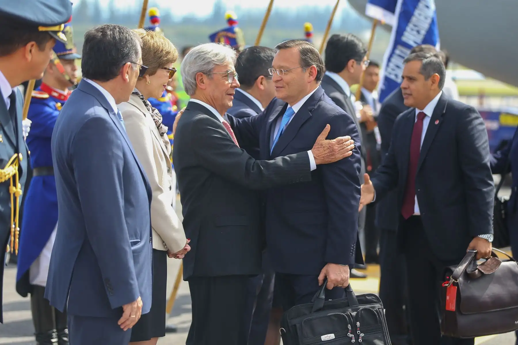 Presidente Martin Vizcarra es recibido con honores a su llegada a Ecuador. Foto: ANDINA/Prensa Presidencia