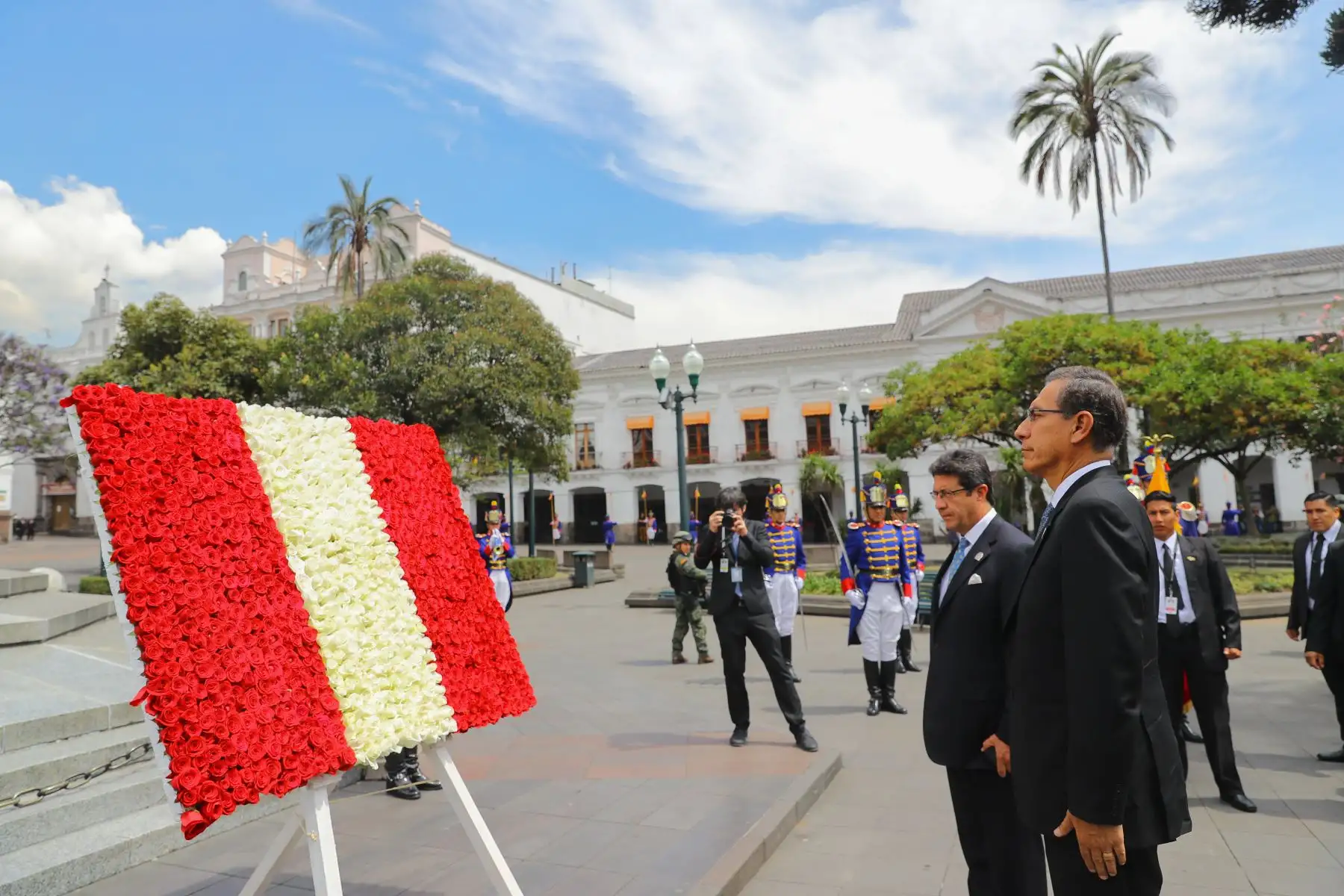 Jefe de Estado se reúne con el Presidente Lenin Moreno durante su visita al Ecuador. Foto: ANDINA/Prensa Presidencia