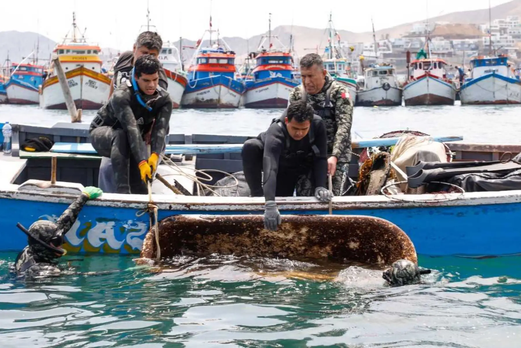 El Ministerio de la Producción (Produce) realizará mañana una limpieza de fondo marino en Puerto Etén, en la región Lambayeque.